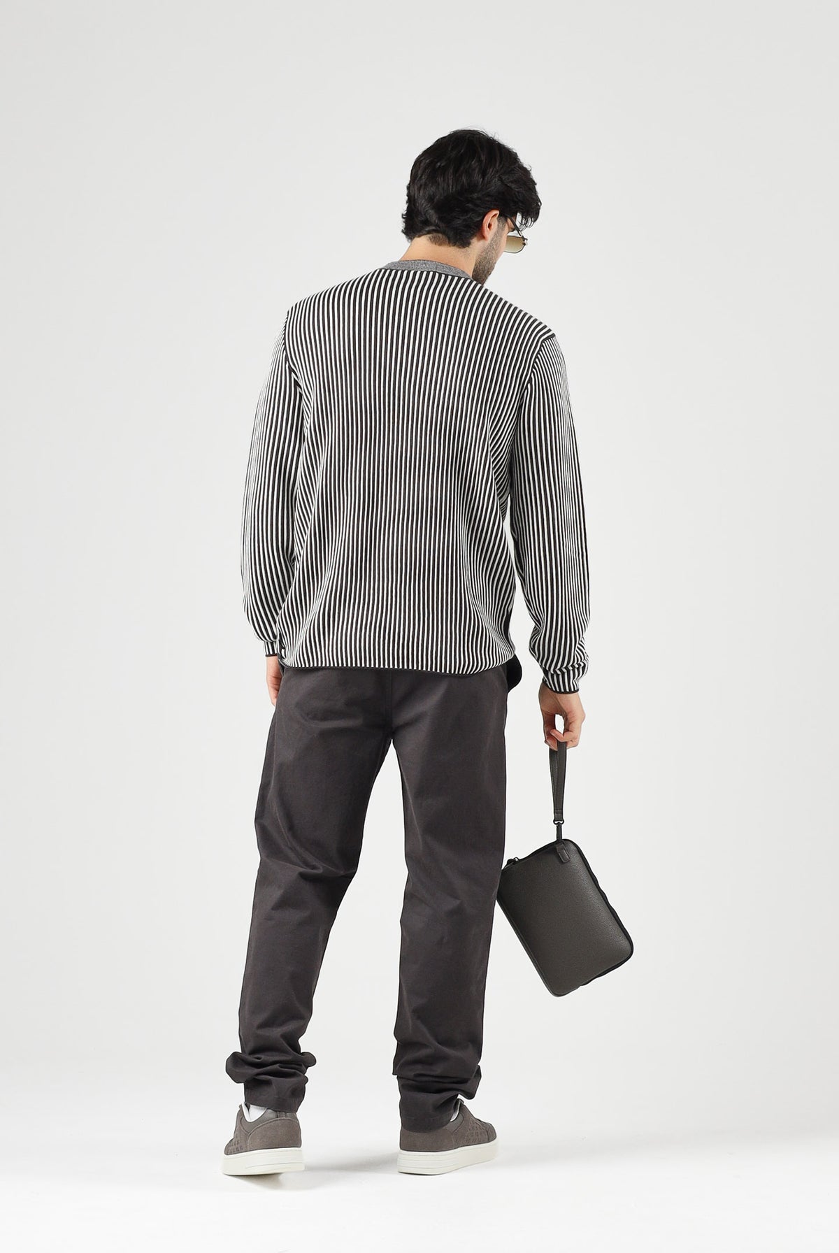 ARMANI EXCHANGE Pantaloni STRETCH COTTON CHINO TROUSERS Licorice marrone liquirizia scuro da uomo, in cotone stretch, con vita regolare, gamba affusolata e chiusura con bottone e zip.<BR/> XM003537AF22547 U8128 ARMANI EXCHANGE