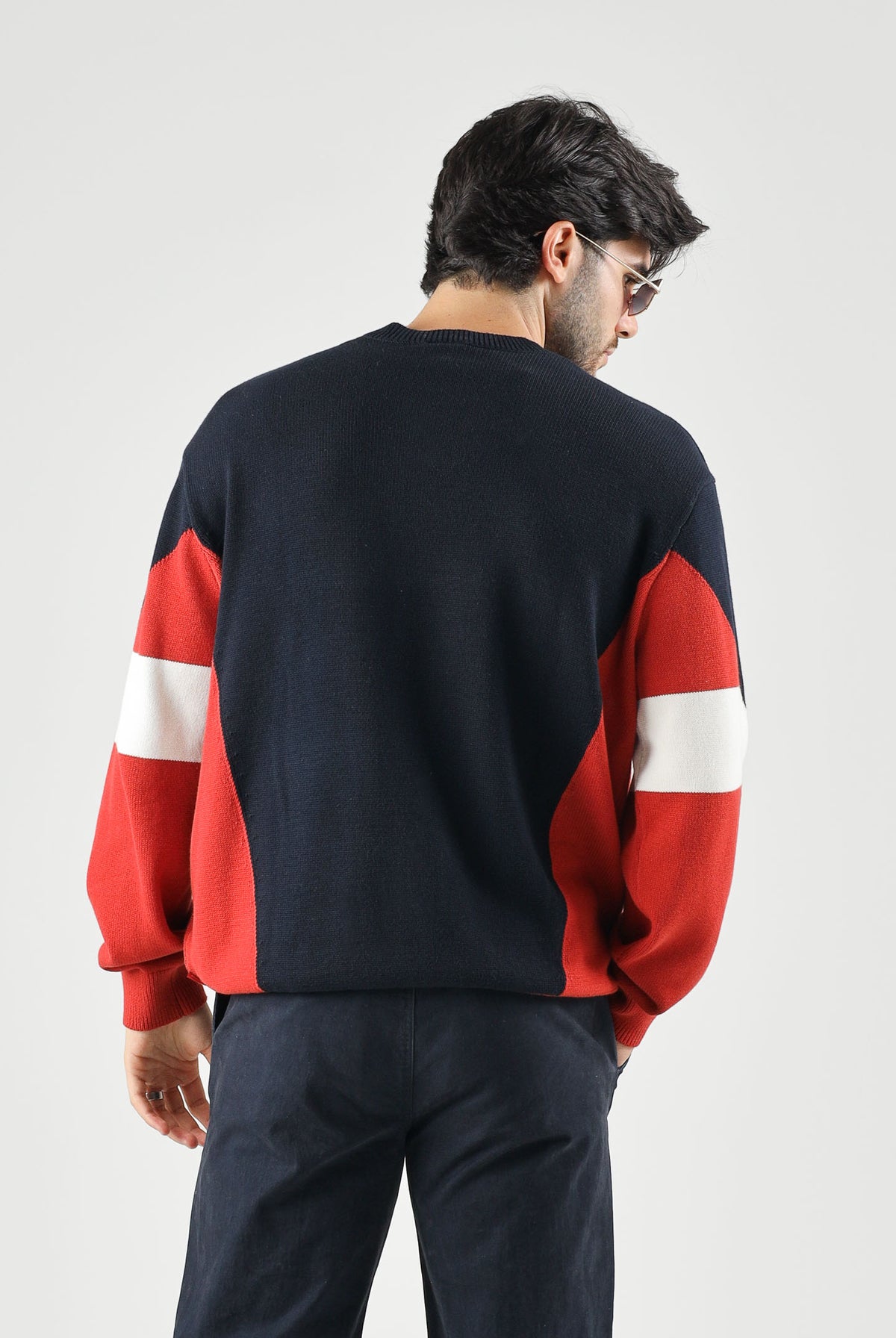 ARMANI EXCHANGE Maglione COLORBLOCK girocollo deep navy per uomo con motivo geometrico a chevron. XM003561AF18754 MB788 ARMANI EXCHANGE