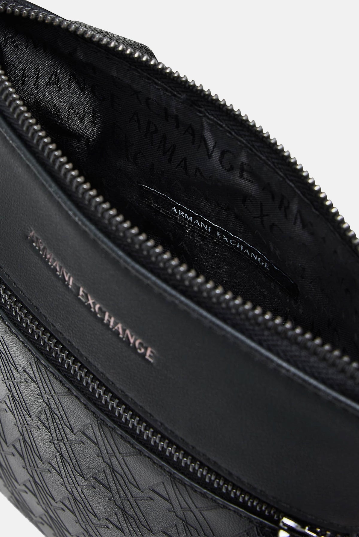 ARMANI EXCHANGE Tracolla nera da uomo con fantasia monogram e tracolla regolabile XM003582AF26662 UC001 ARMANI EXCHANGE