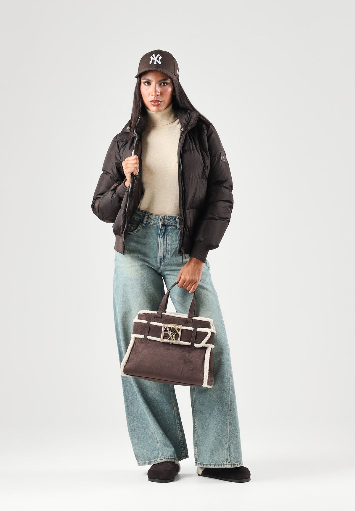 ARMANI EXCHANGE Piumino marrone da donna con cappuccio imbottito e chiusura frontale con zip. XW000228AF12286 U6032 ARMANI EXCHANGE