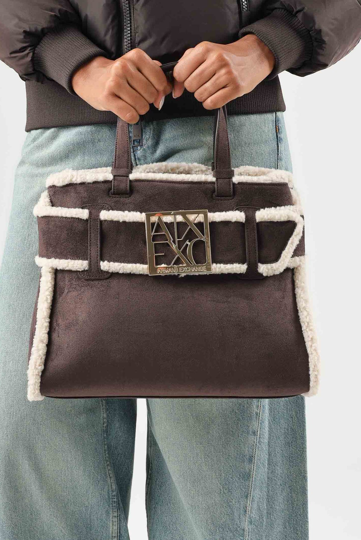 ARMANI EXCHANGE Borsa tote bag marrone per donna con profili in ecopelliccia e maxi logo frontale. XW000285AF26995 M6027 ARMANI EXCHANGE
