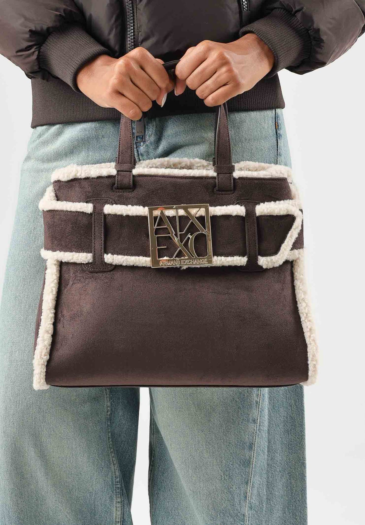ARMANI EXCHANGE Borsa tote bag marrone per donna con profili in ecopelliccia e maxi logo frontale. XW000285AF26995 M6027 ARMANI EXCHANGE