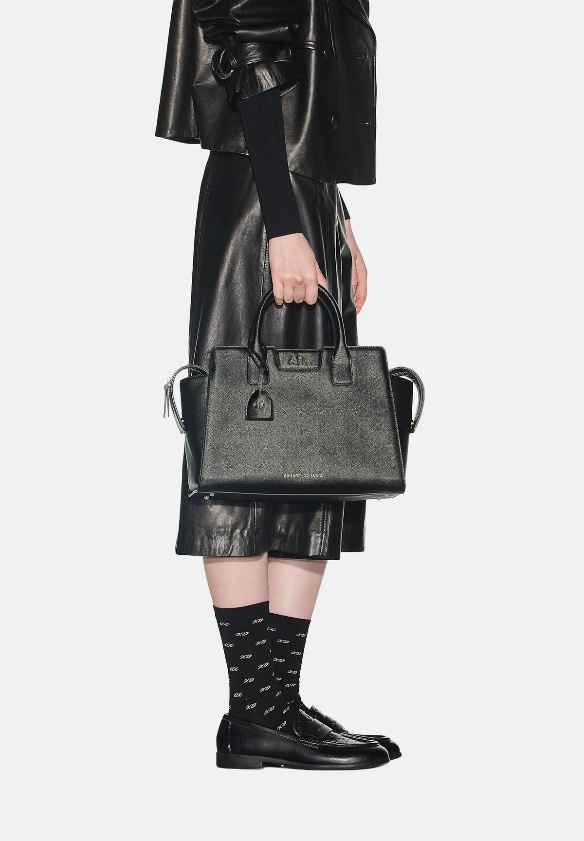ARMANI EXCHANGE Borsa a mano nero per donna con doppi manici corti e charm pendente. XW002158AF26570 UC001 ARMANI EXCHANGE