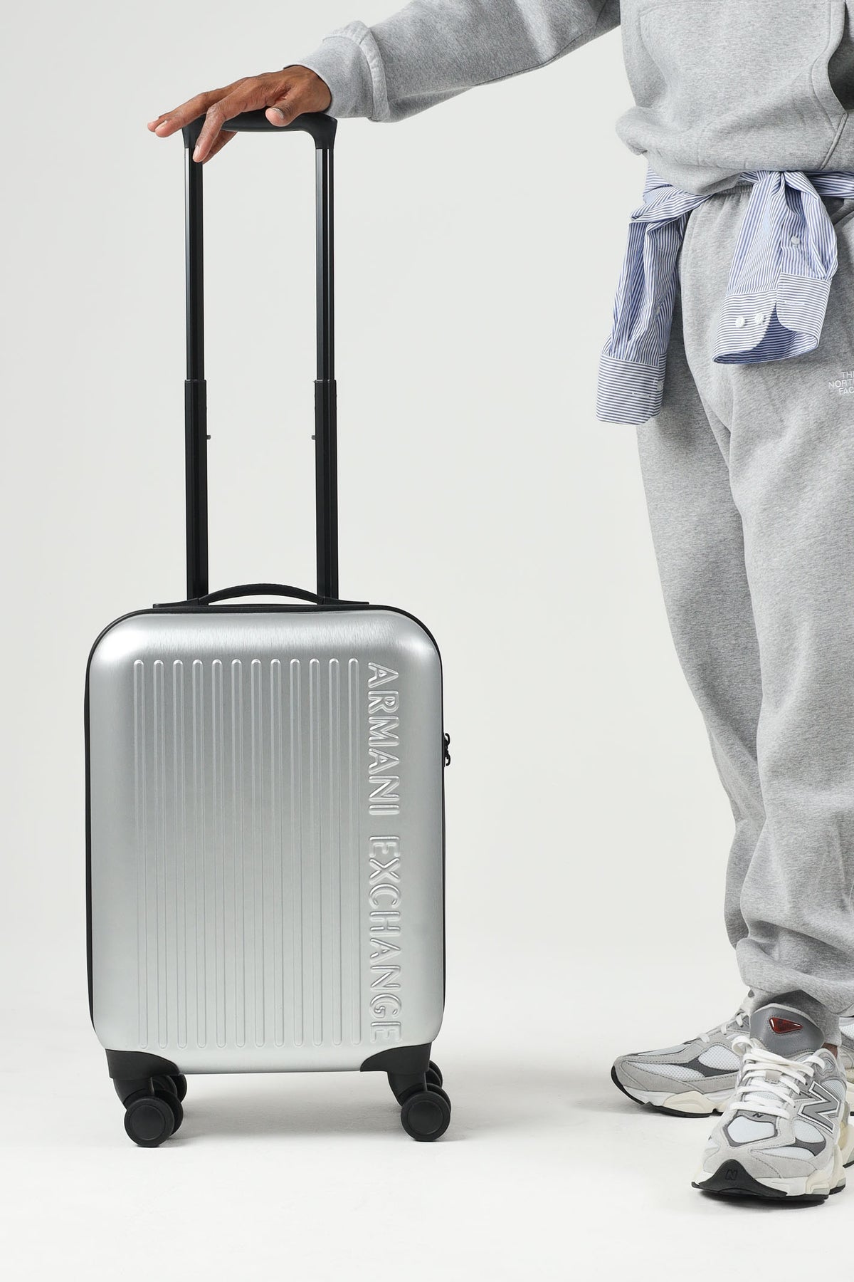 ARMANI EXCHANGE Trolley silver agento con superficie scanalata rigida e ruote multidirezionali XW002233AF30338 M8104 ARMANI EXCHANGE