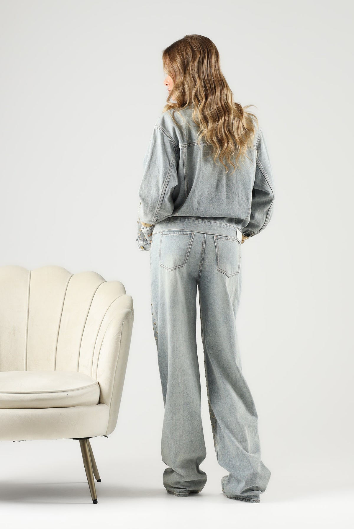 ARMANI EXCHANGE Giubbotto di jeans GEMS light blue denim per donna con colletto classico e applicazioni di strass. XW002526AF25775 MB003 ARMANI EXCHANGE