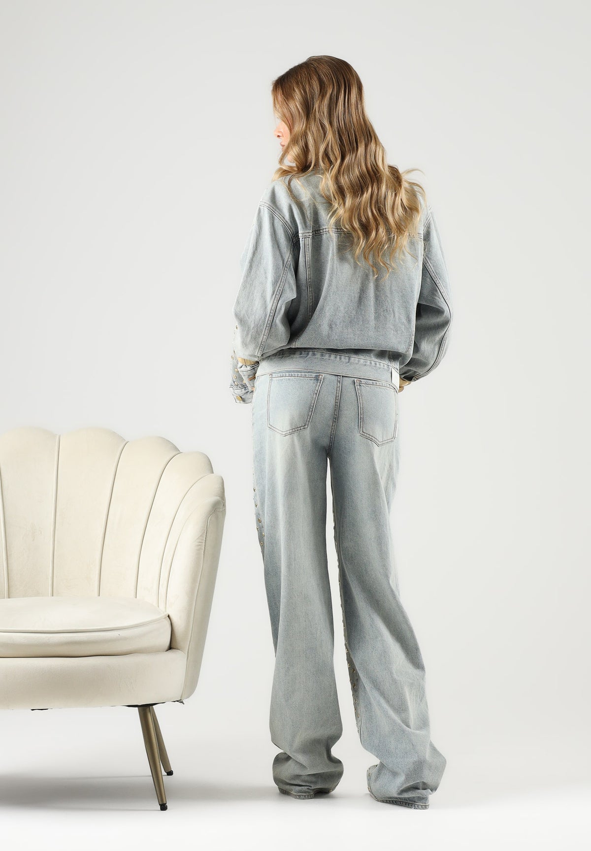 ARMANI EXCHANGE Giubbotto di jeans GEMS light blue denim per donna con colletto classico e applicazioni di strass. XW002526AF25775 MB003 ARMANI EXCHANGE