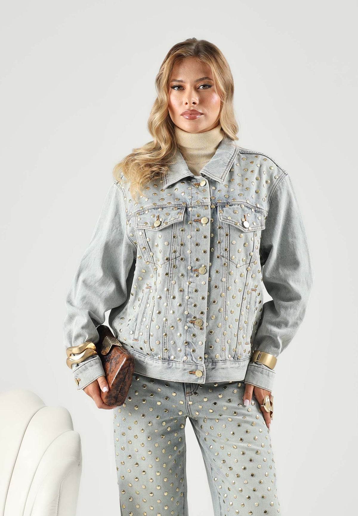 ARMANI EXCHANGE Giubbotto di jeans GEMS light blue denim per donna con colletto classico e applicazioni di strass. XW002526AF25775 MB003 ARMANI EXCHANGE