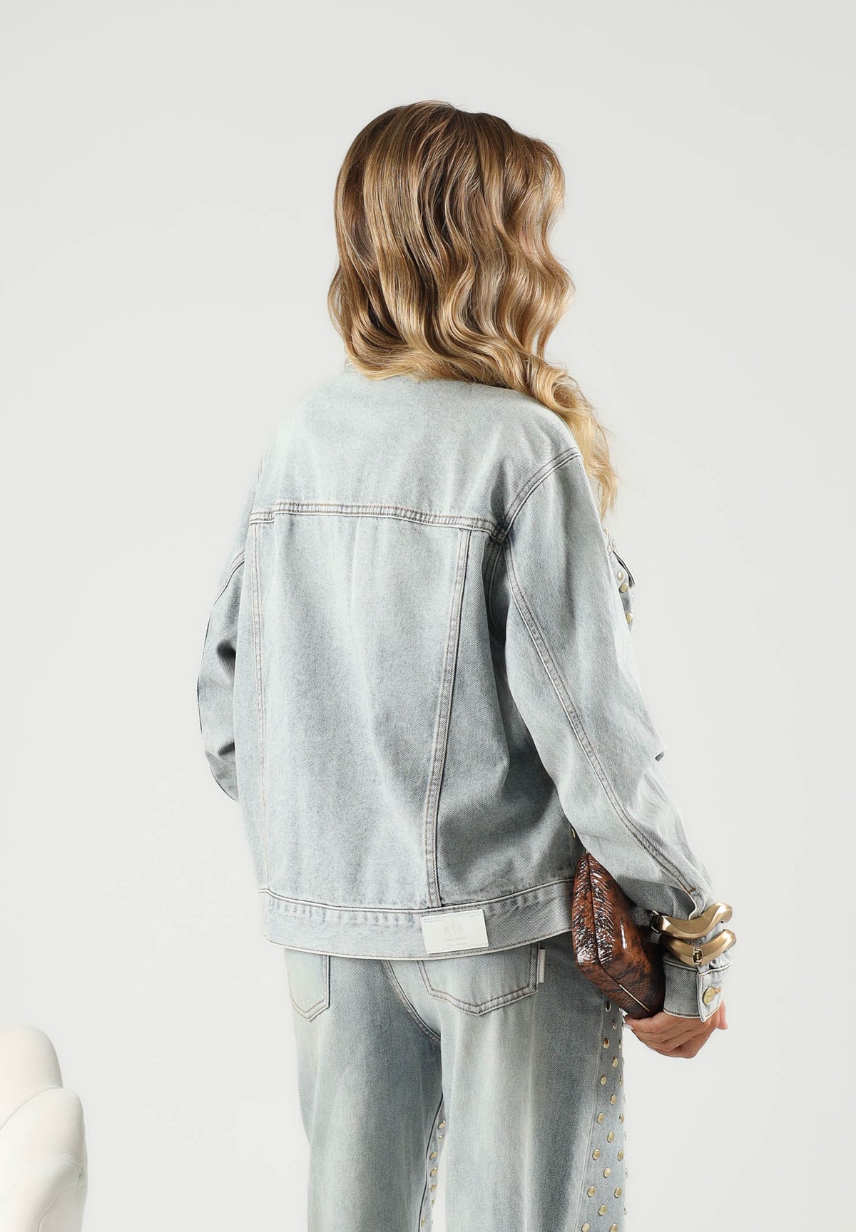 ARMANI EXCHANGE Giubbotto di jeans GEMS light blue denim per donna con colletto classico e applicazioni di strass. XW002526AF25775 MB003 ARMANI EXCHANGE