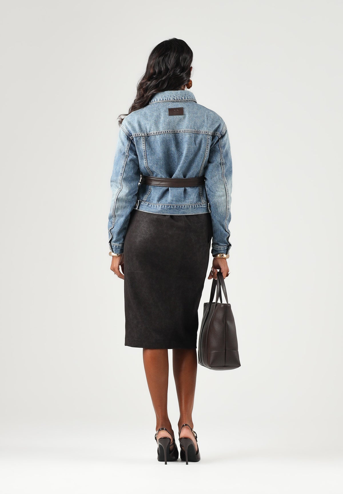 ARMANI EXCHANGE Giubbotto di jeans light blue denim per donna con cintura in ecopelle e chiusura con bottoni. XW002531AF25766 MB001 ARMANI EXCHANGE