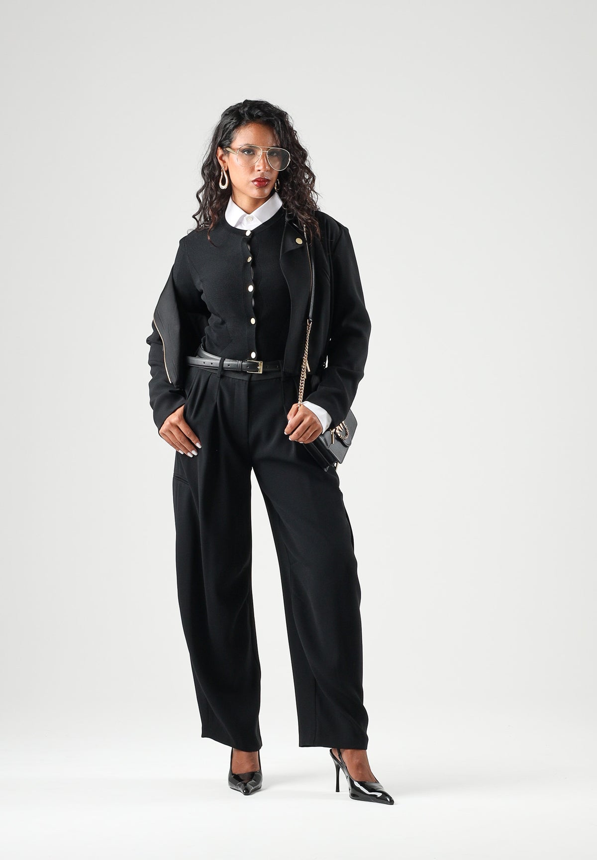 ARMANI EXCHANGE Cardigan corto REPERTOIRE nero da donna con scollo rotondo e bottoni decorativi. XW002883AF10352 UC001 ARMANI EXCHANGE