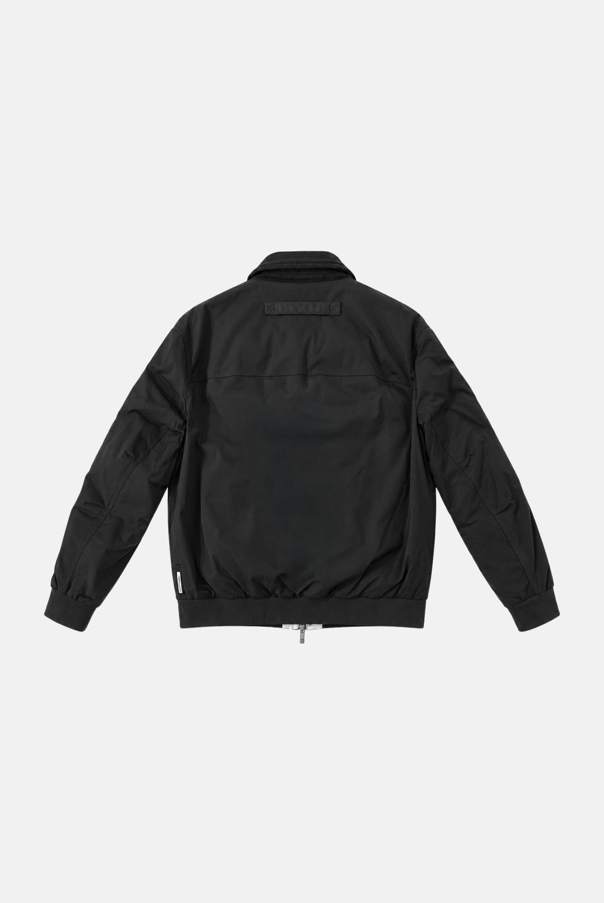 ARMANI EXCHANGE Bomber leggero nero per uomo con colletto in pelliccia sintetica e ampie tasche applicate. XM003343AF27299 U8123 ARMANI EXCHANGE