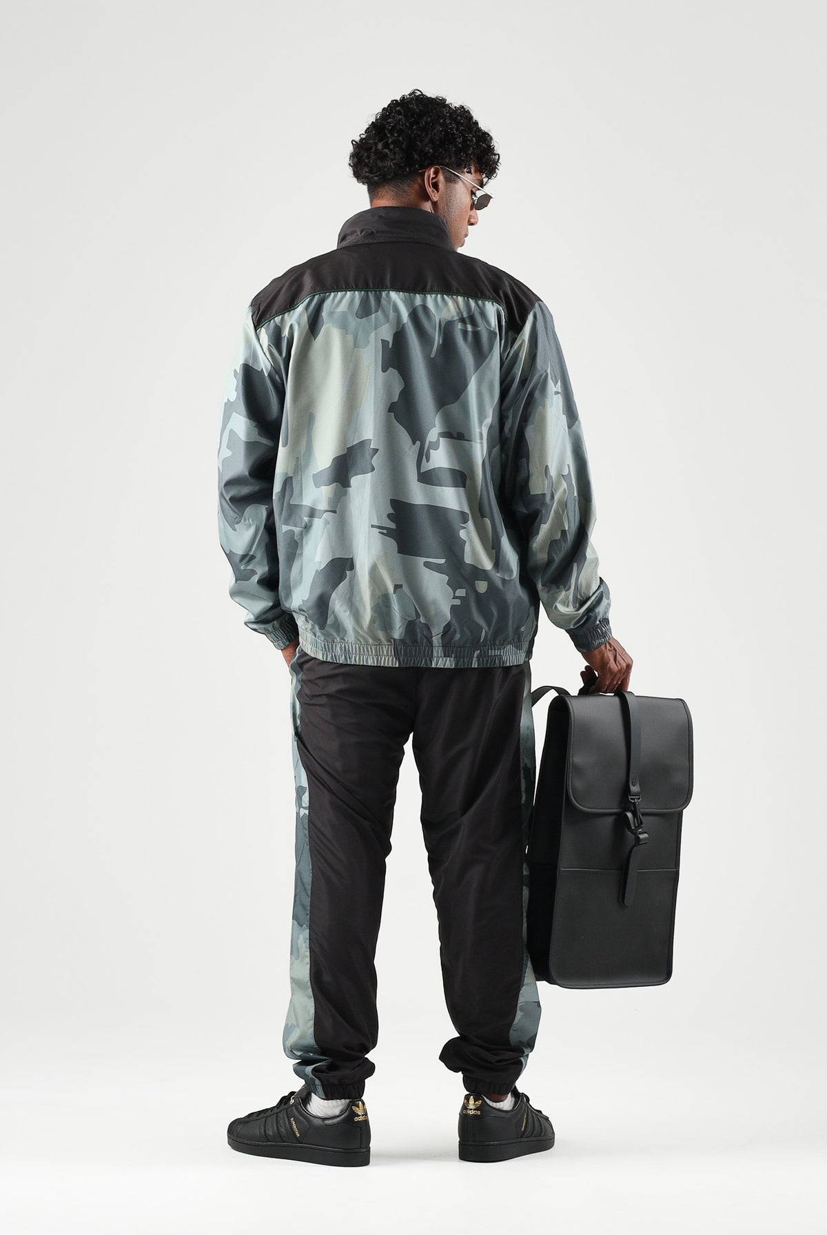 AUSTRALIAN Tuta nera per uomo con inserti stampati a fantasia camouflage, realizzata in microfibra SWUTU0173 003 AUSTRALIAN