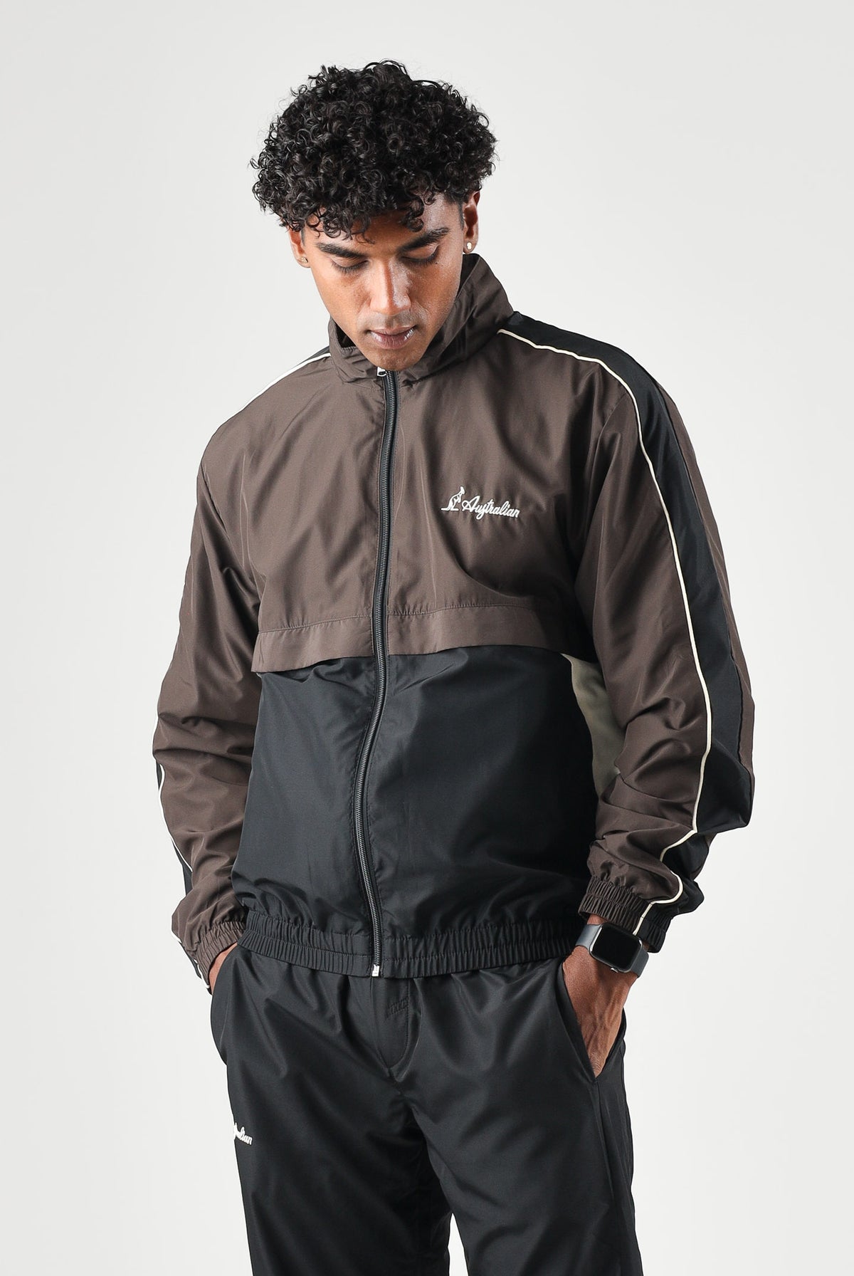 AUSTRALIAN Tuta nero per uomo con inserti marroni e bianchi sulle spalle e dettagli logo, realizzata in microfibra SWUTU0175 003A AUSTRALIAN