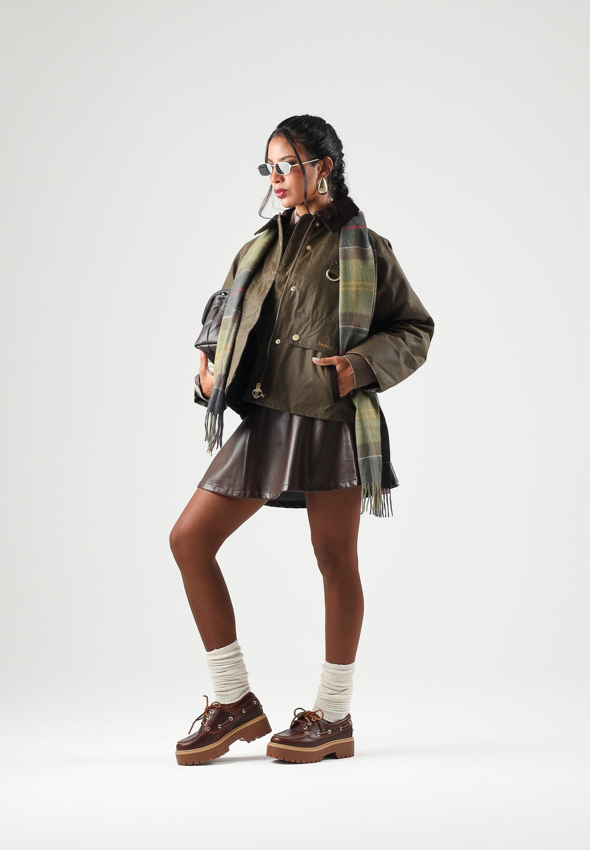 BARBOUR Giacca a vento COTTINGHAM WAXED marrone da donna con colletto in velluto e taschino zippato sul petto. 262MLWX1577 SN91 BARBOUR
