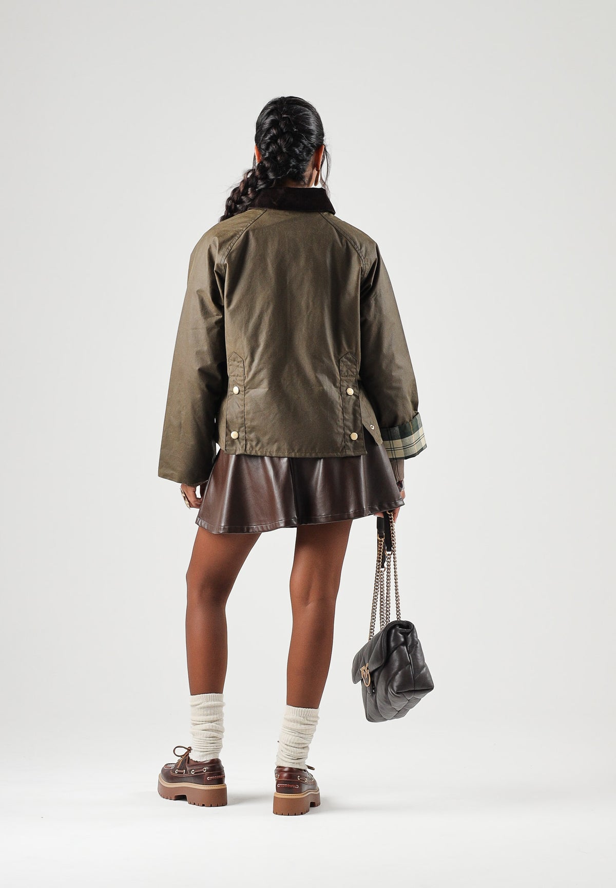 BARBOUR Giacca a vento COTTINGHAM WAXED marrone da donna con colletto in velluto e taschino zippato sul petto. 262MLWX1577 SN91 BARBOUR