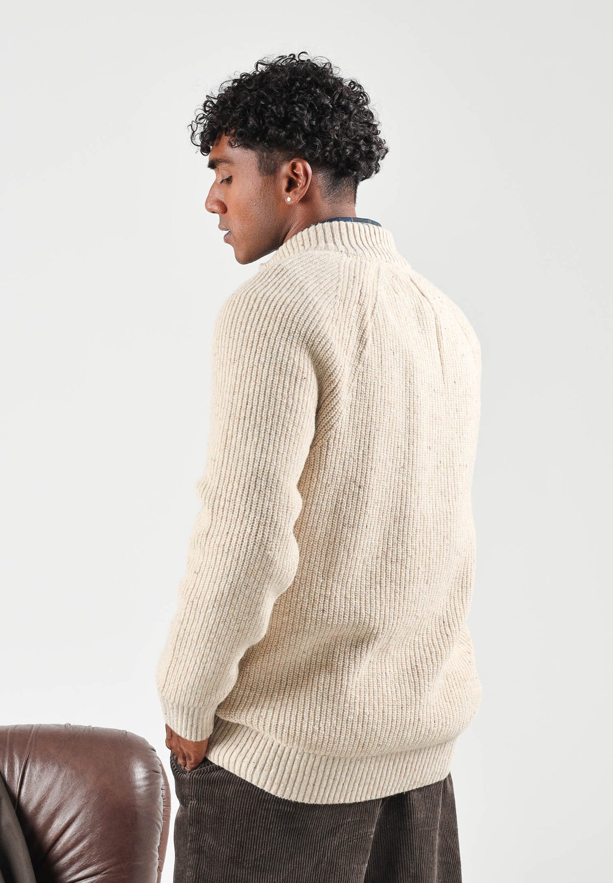 BARBOUR Cardigan pearl-beige per uomo e donna con collo a listino, apertura a mezza zip e dettagli testurizzati. 262MMKN1757 BE14 BARBOUR