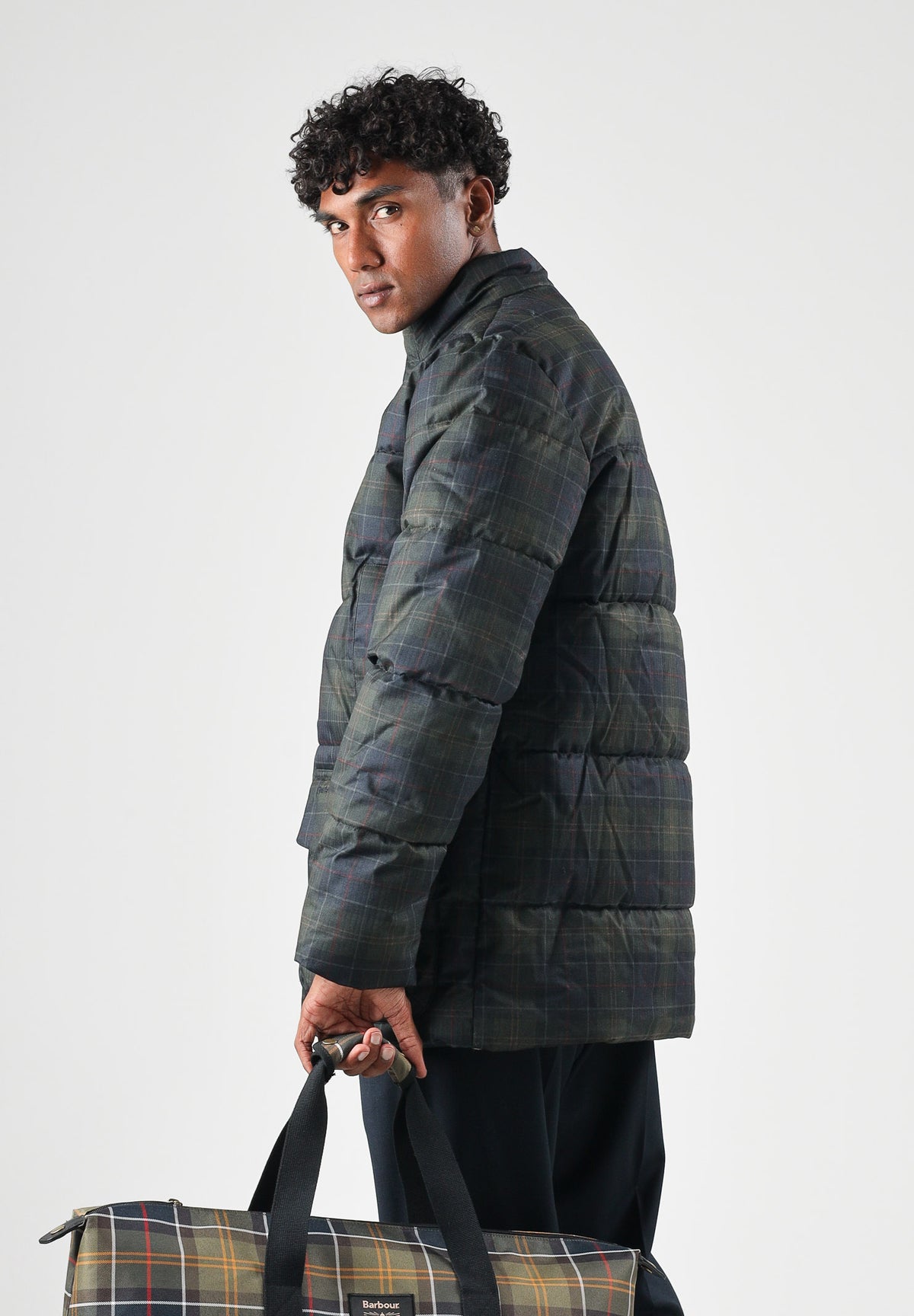 BARBOUR Piumino grigio scuro antracite da uomo con collo alto protettivo e trapuntatura orizzontale 262MMQU1908 TN11 BARBOUR