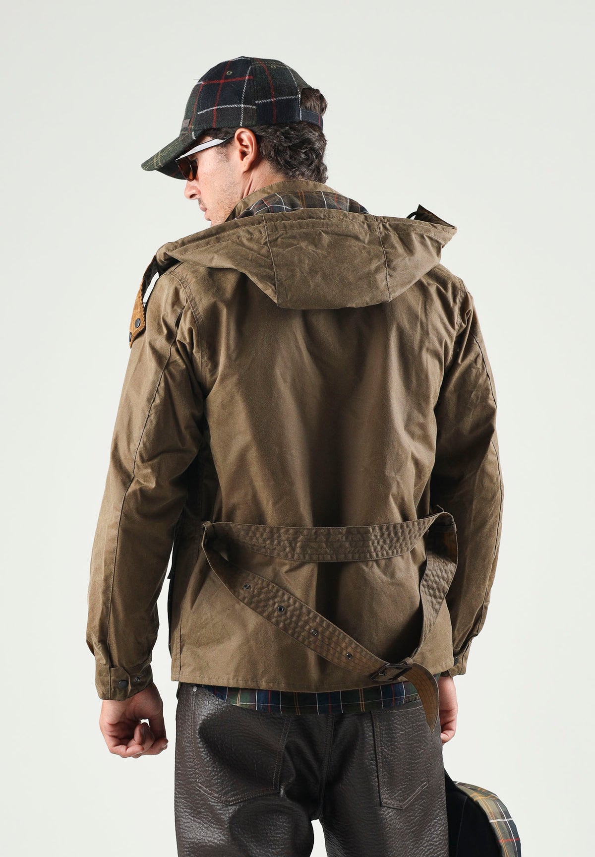 BARBOUR Giubbotto INTERNATIONAL sand-marrone per uomo con cintura in vita, mostrine sulle spalle 262MMWX2537 SN31 BARBOUR