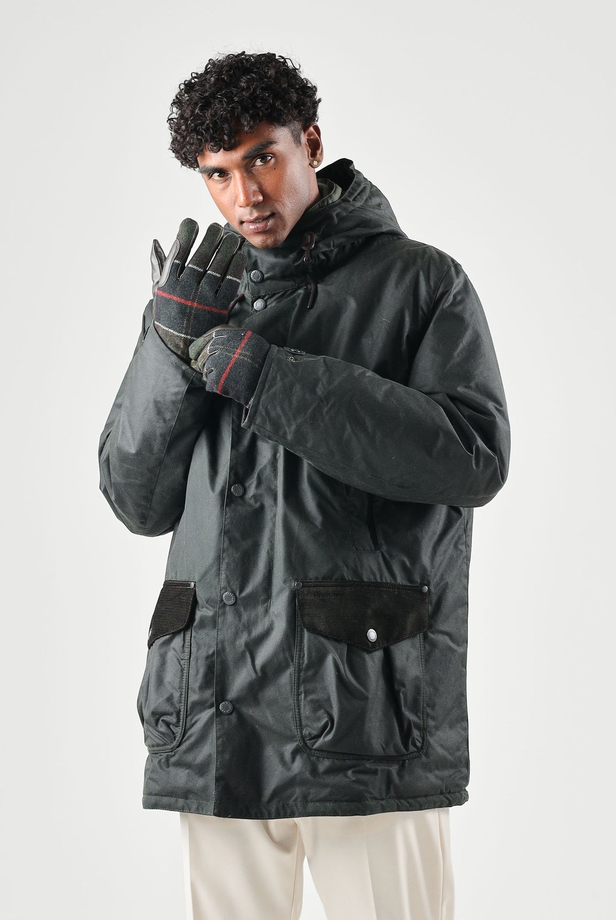 BARBOUR Parka verde salvia scuro da uomo con cappuccio avvolgente e tasche utility bicolore 262MMWX2582 SG51 BARBOUR