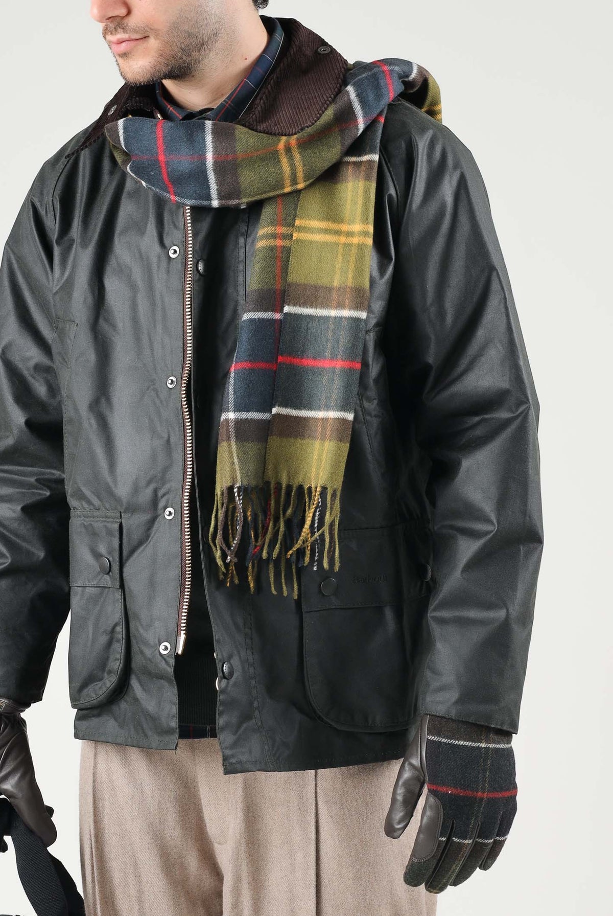 BARBOUR Sciarpa YAXLEY tartan verde per uomo e donna con motivo a quadri scozzesi e bordo frangiato. 262MUSC0324 TN11 BARBOUR