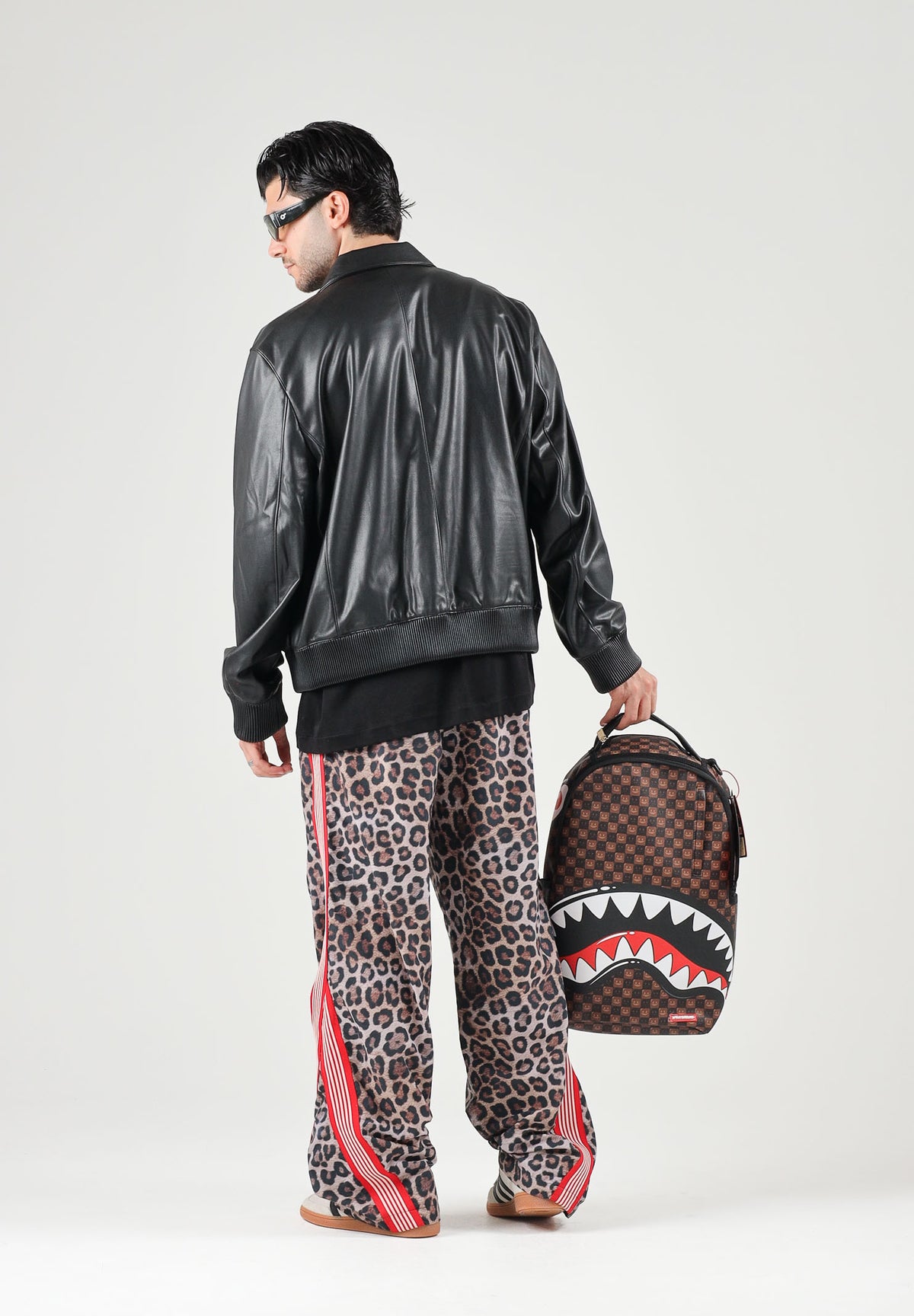 BARROW Pantaloni marroni per uomo e donna con stampa animalier leopardo e bande laterali a contrasto F6BWUAPA089 220 BARROW