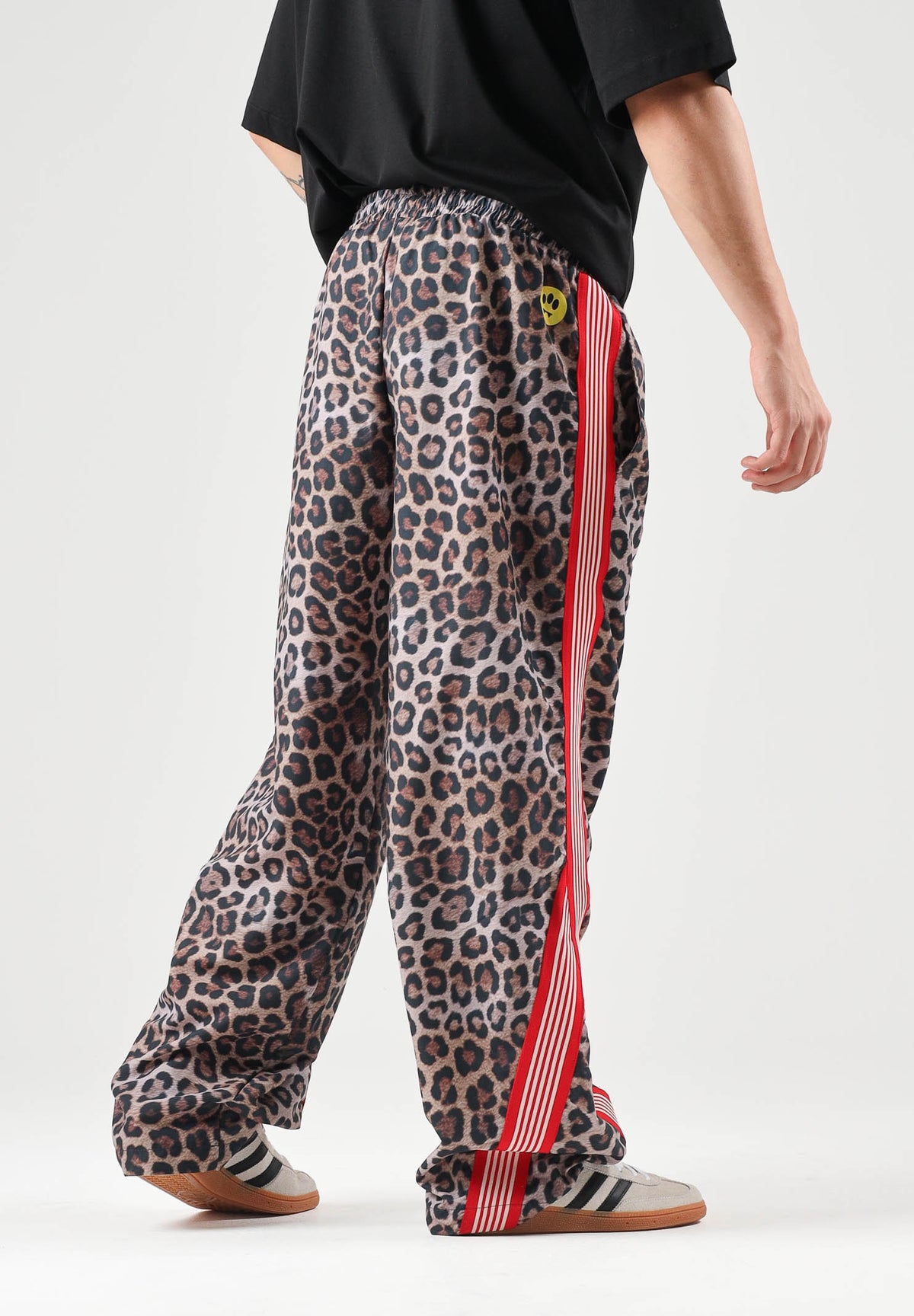 BARROW Pantaloni marroni per uomo e donna con stampa animalier leopardo e bande laterali a contrasto F6BWUAPA089 220 BARROW