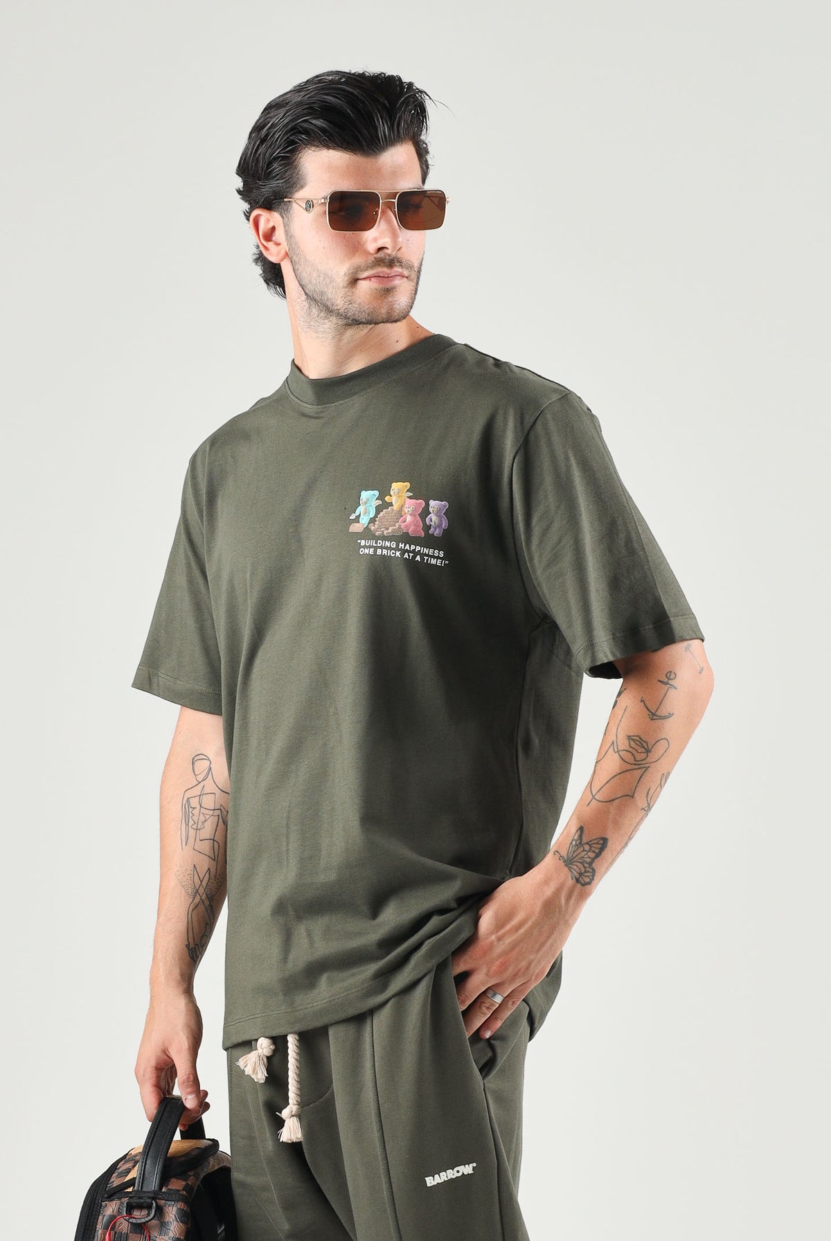 BARROW T-shirt maniche corte verde militare per uomo e donna con stampa grafica sul petto F6BWUATH062 082 BARROW