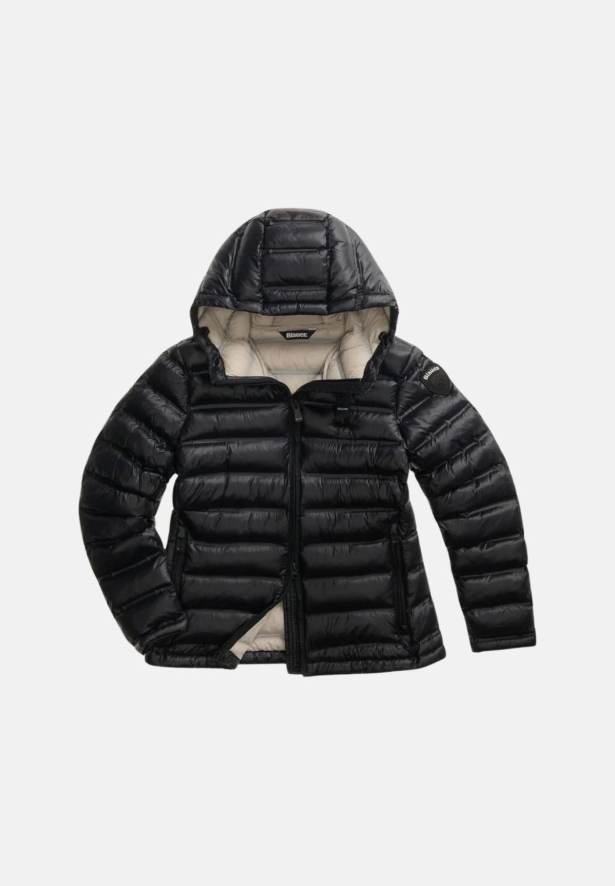 BLAUER Piumino corto ELLIS Nero / Grigio Nebbia nero da donna, in nylon con imbottitura sintetica Repreve®, cappuccio fisso regolabile, trapuntatura orizzontale, chiusura frontale con zip e fodera grigia a contrasto. 26WBLDC02221-007284 999EB BLAUER