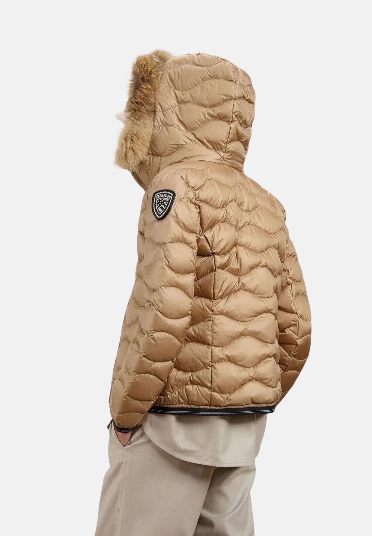 BLAUER Piumino ALDIE Caffellatte beige da donna, con interno bordeaux, cappuccio con pelliccia removibile e trapuntatura a onde. 26WBLDC03034-006047 336MI BLAUER