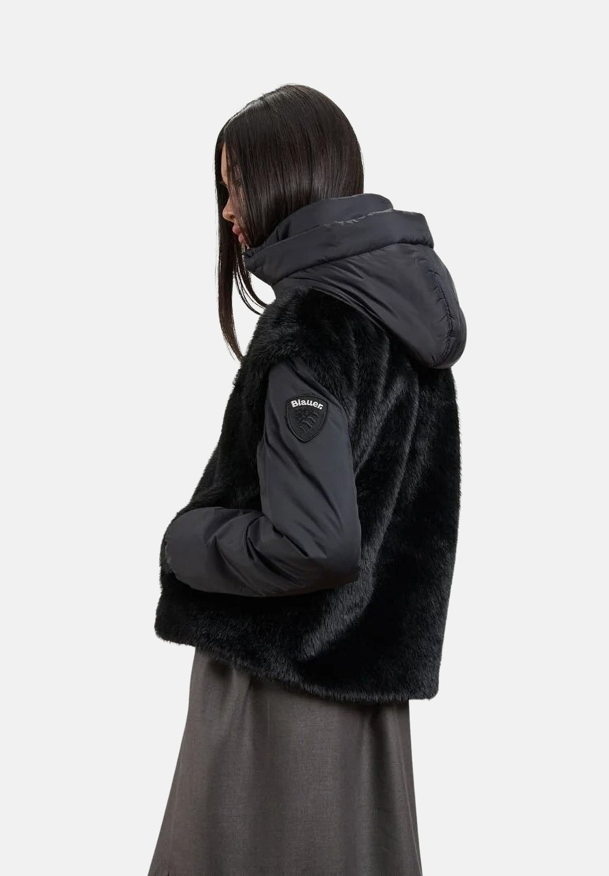 BLAUER Giubbotto JUNIPER Black nero da donna in ecopelliccia sintetica e nylon imbottito, con maniche removibili, trasformabile in gilet, cappuccio fisso regolabile, collo alto, zip frontale integrale, tasche anteriori e fondo regolabile con coulisse 26WBLDC04339-007702 999 BLAUER