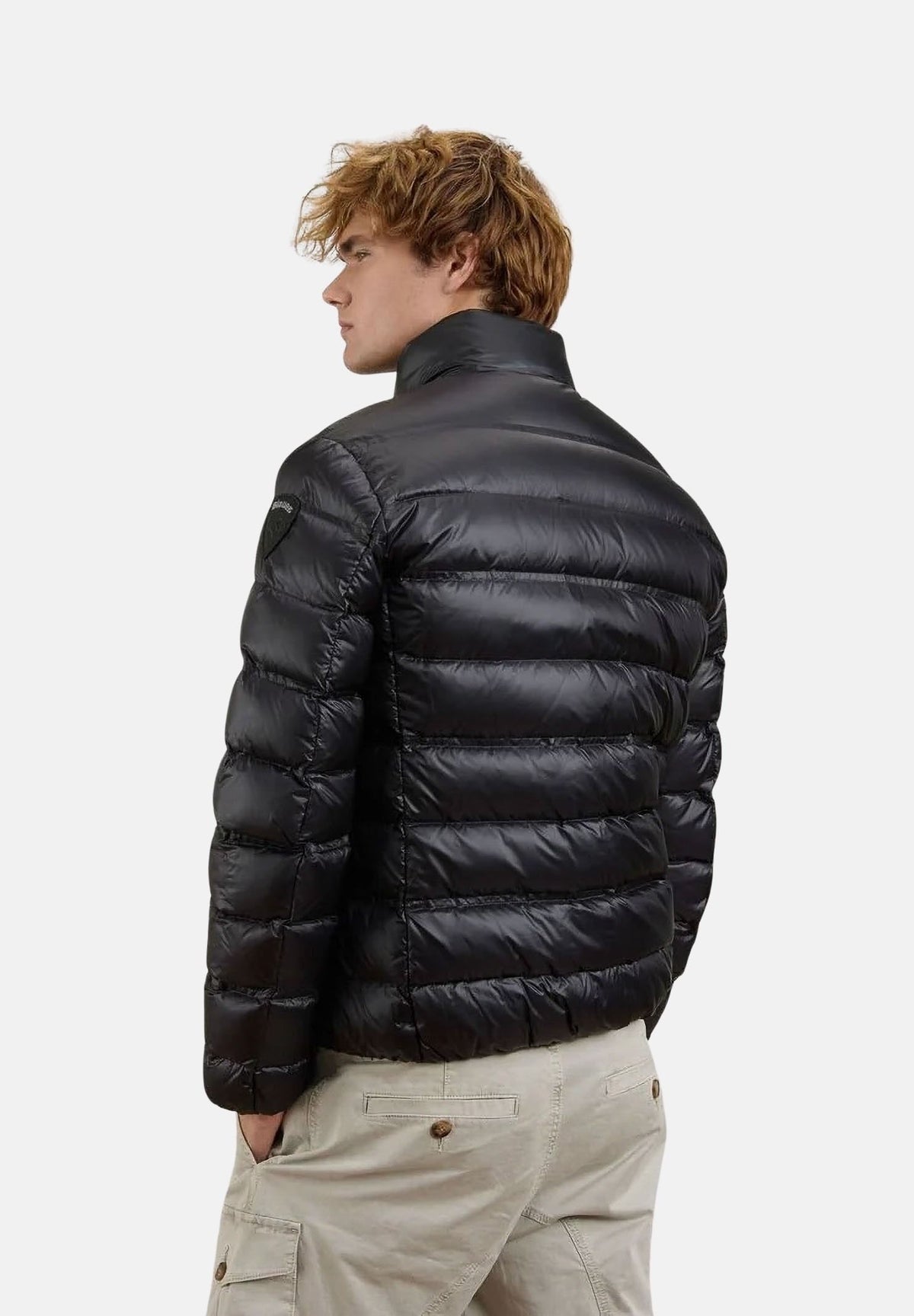 BLAUER Piumino corto BELMONT Nero nero da uomo, in nylon lucido con imbottitura in vera piuma d'anatra, collo alla coreana, trapuntatura orizzontale a righe singole e doppie e chiusura frontale con zip. 26WBLUC03047-006719 999 BLAUER