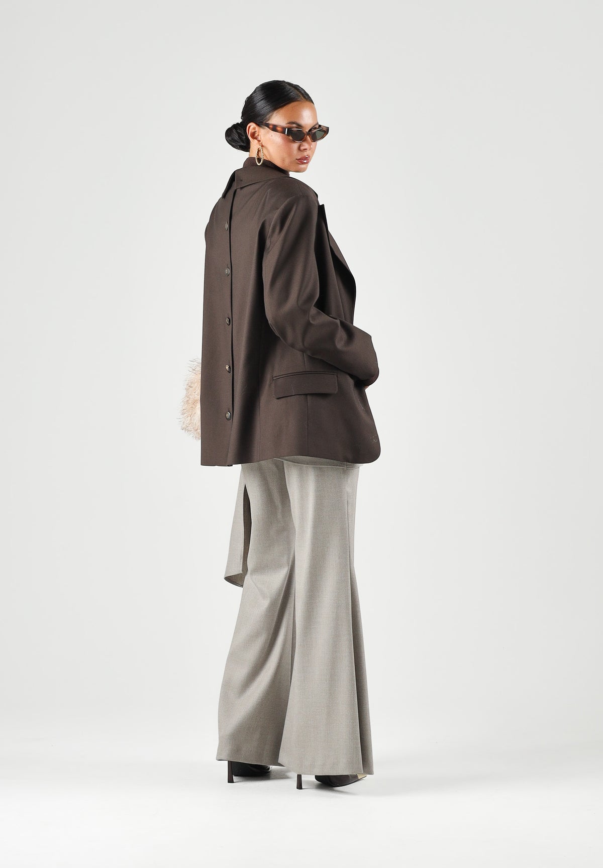 BOHEMIAN VI Pantaloni palazzo tortora-taupe da donna con fusciacca laterale<BR/> BHPA050 TA BOHEMIAN VI