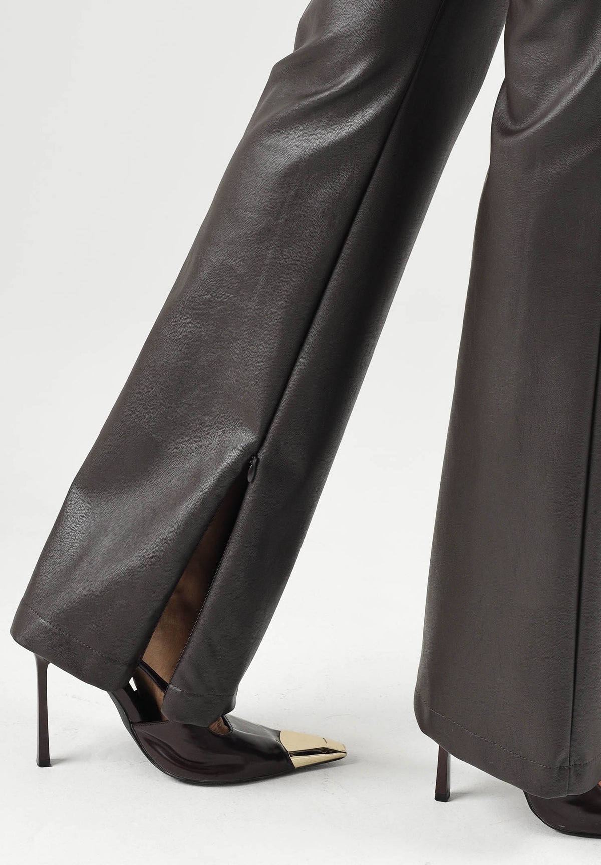 BOHEMIAN VI Pantaloni dark brown-marrone per donna in tessuto ecologico effetto pelle con taglio svasato a zampa (flare) PA254ECO DABR BOHEMIAN VI