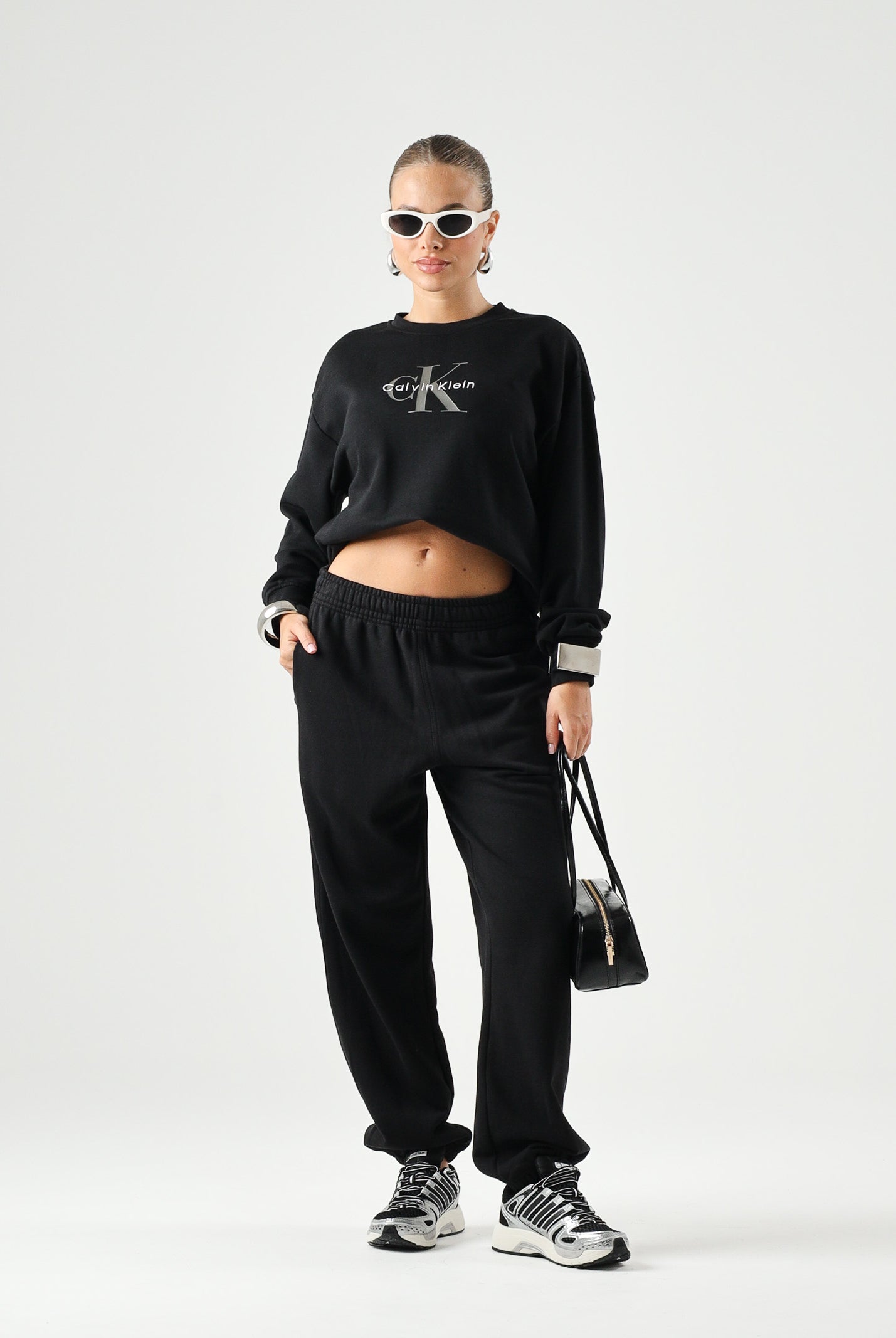 CALVIN KLEIN Fellpa girocollo LS MONOLOGO FRENCH TERRY nera da donna con maxi monogramma CK sul davanti LV047B234G UB1 CALVIN KLEIN