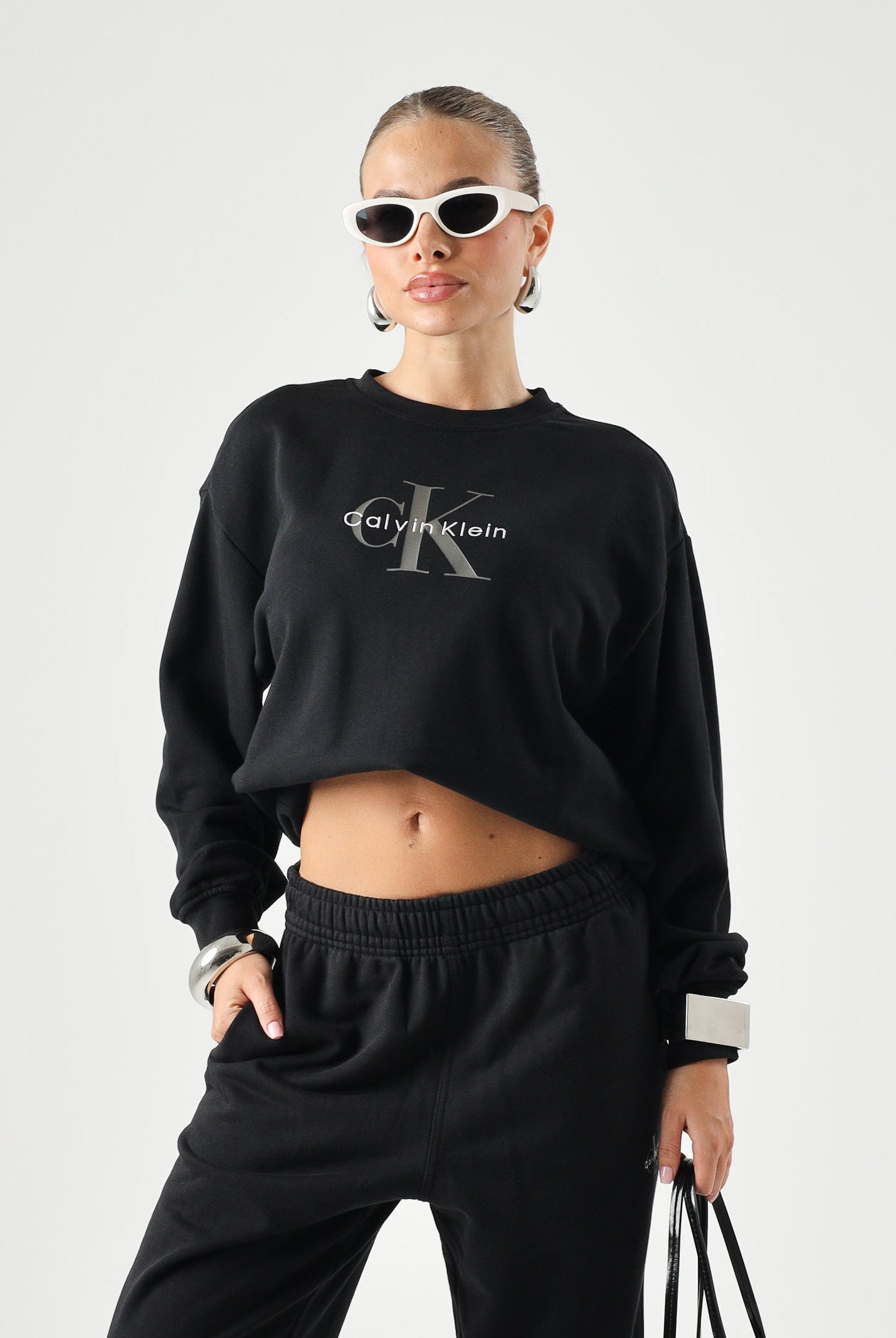 CALVIN KLEIN Fellpa girocollo LS MONOLOGO FRENCH TERRY nera da donna con maxi monogramma CK sul davanti LV047B234G UB1 CALVIN KLEIN