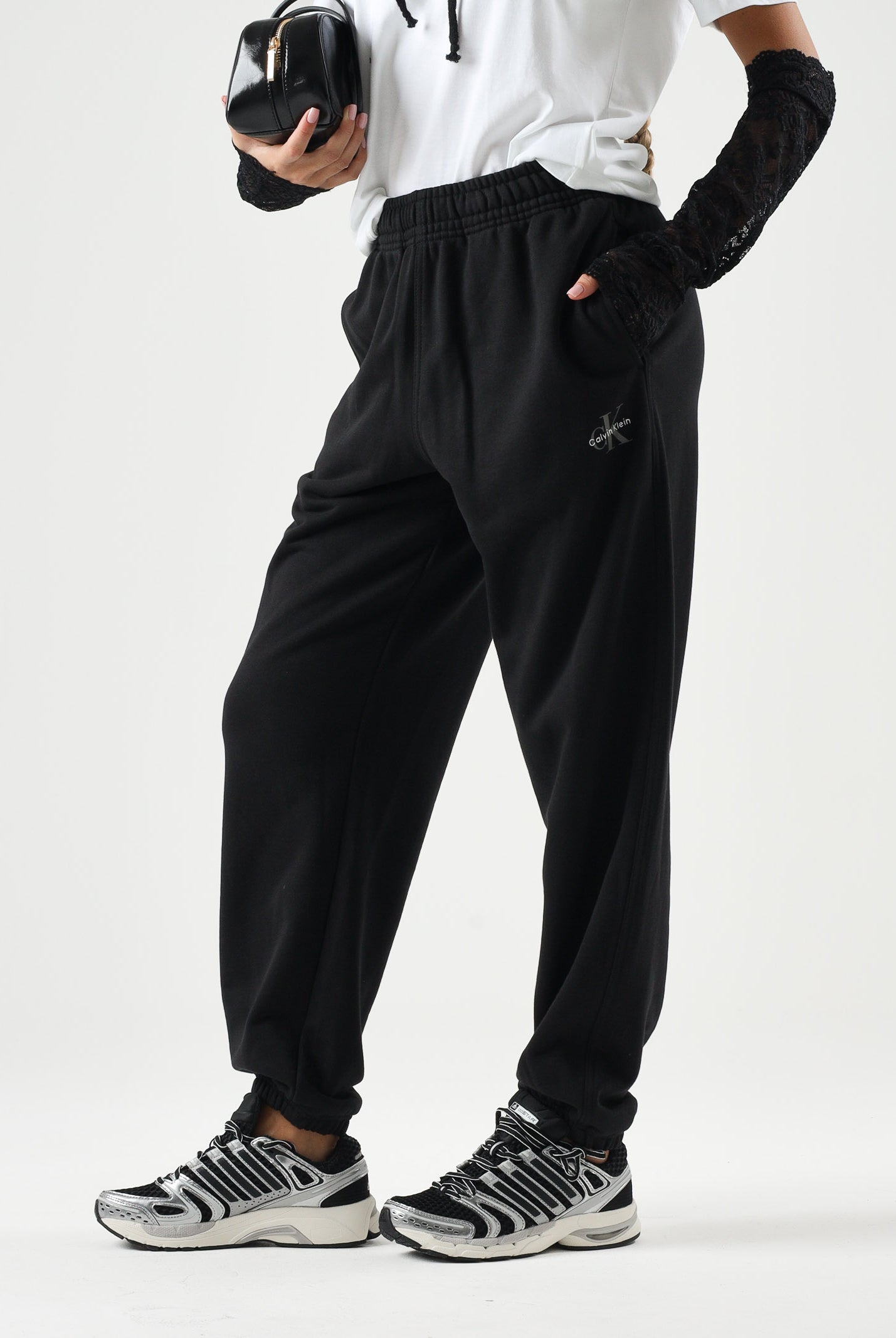 CALVIN KLEIN Pantaloni MONOLOGO FRENCH TERRY jogger nero da donna con logo CK laterale tono su tono<BR/> LV047B235G UB1 CALVIN KLEIN