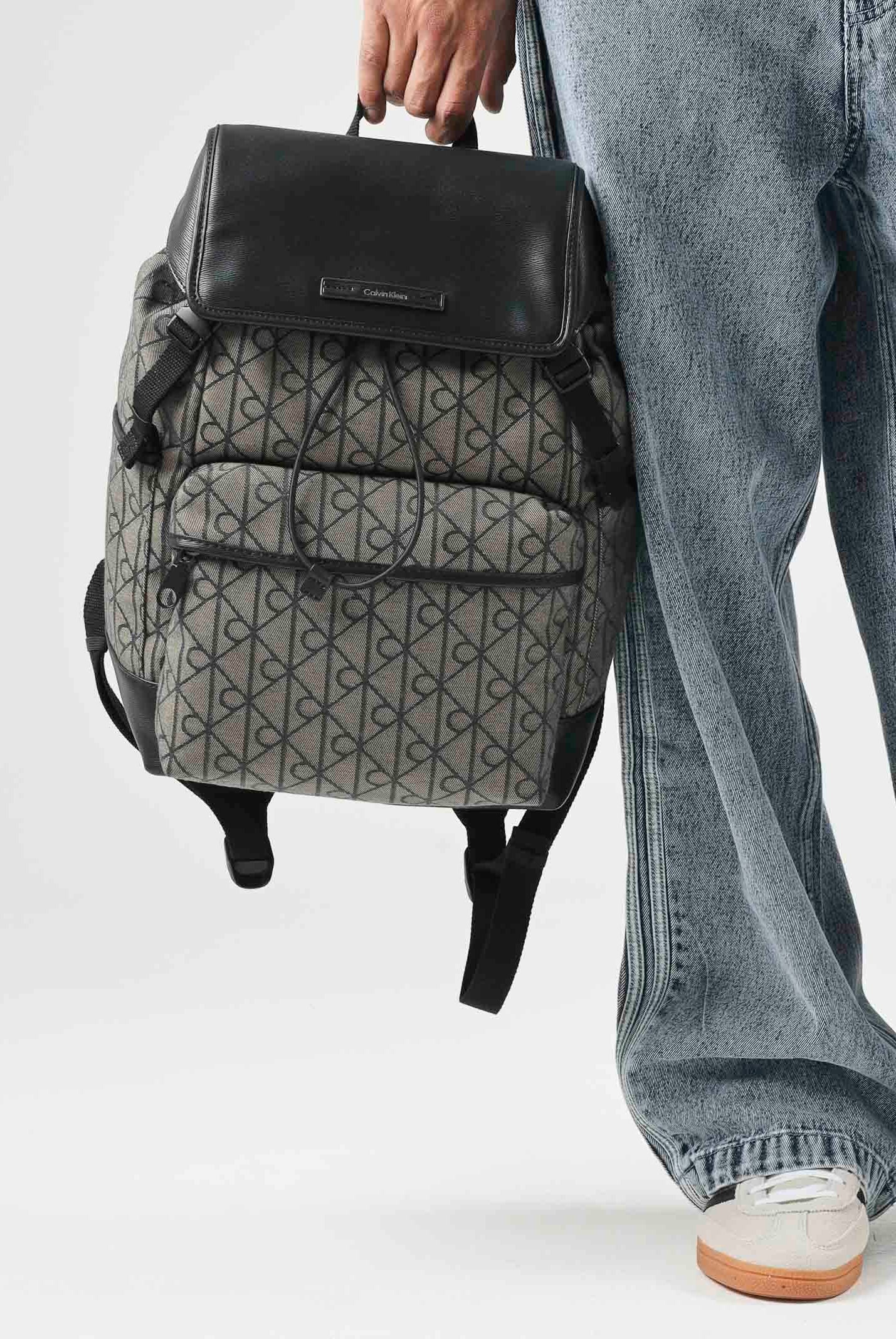CALVIN KLEIN zaino jacquard con logo impermeabile colore Lotus Beige-Black, beige e nero, unisex. LV04D3378G 7UL CALVIN KLEIN