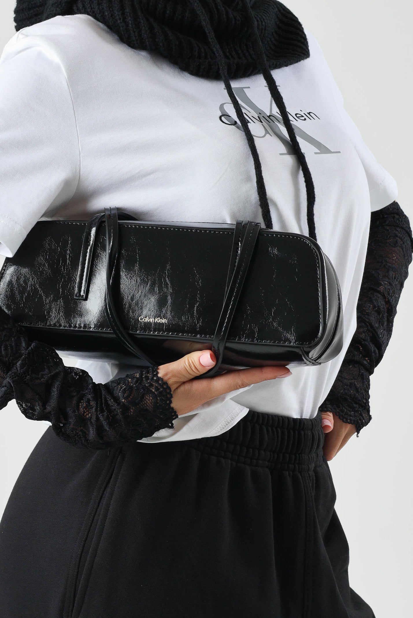 CALVIN KLEIN borsa a spalla Foil Logo Glossy Bauletto, colore UB1 Black LV04F3638G UB1 CALVIN KLEIN