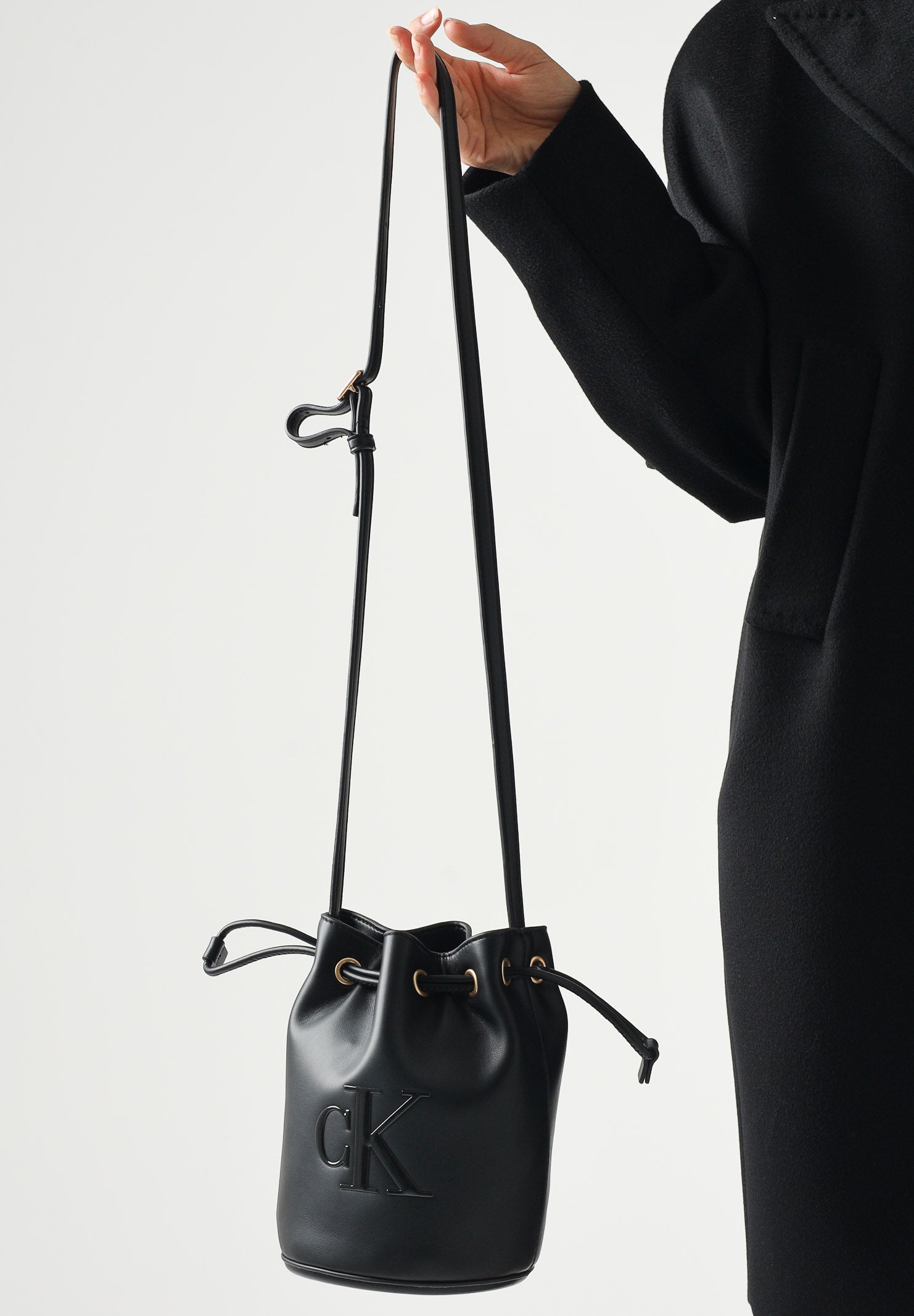 CALVIN KLEIN Borsa a secchiello piccola con monogramma da donna LV04F3640G UB1 CALVIN KLEIN