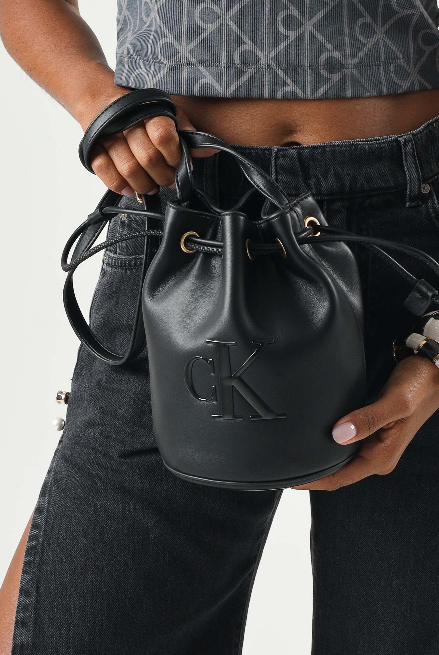 CALVIN KLEIN Borsa a secchiello piccola con monogramma da donna LV04F3640G UB1 CALVIN KLEIN