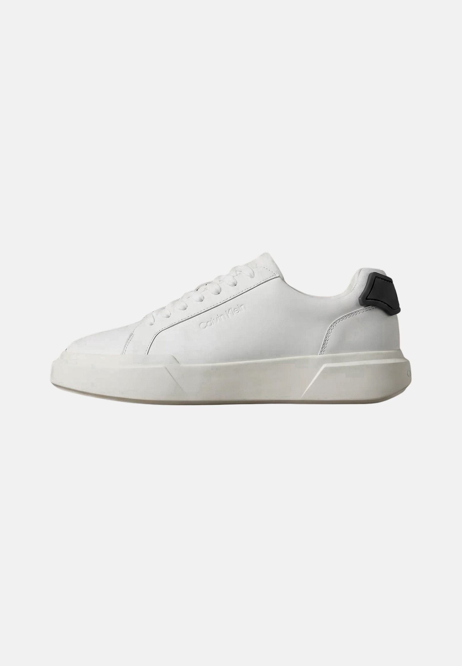 CALVIN KLEIN JEANS Sneakers CHUNKY CUPSOLE bianche e nere da uomo con dettagli a contrasto. HM0HM02206 01W CALVIN KLEIN JEANS