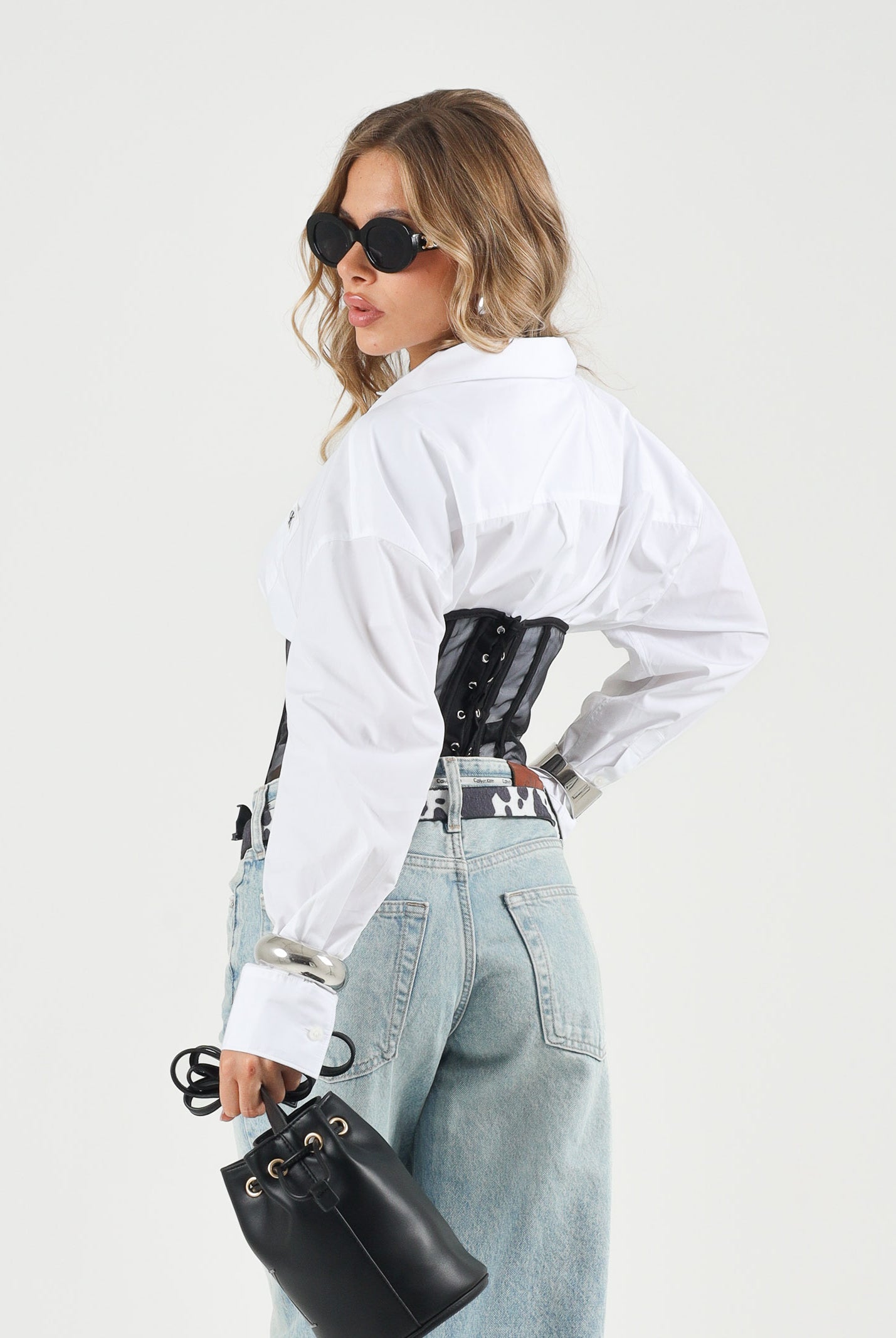CALVIN KLEIN JEANS Camicia BRILLIANT bianco, da donna con logo ricamato sul petto<BR/> LV047F104G YAA CALVIN KLEIN JEANS