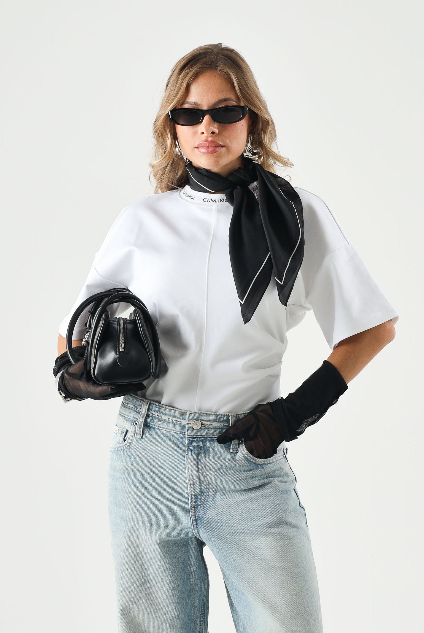 CALVIN KLEIN JEANS T-shirt color bright white bianca da donna con logo sul girocollo<BR/> LV047G235G YAF CALVIN KLEIN JEANS