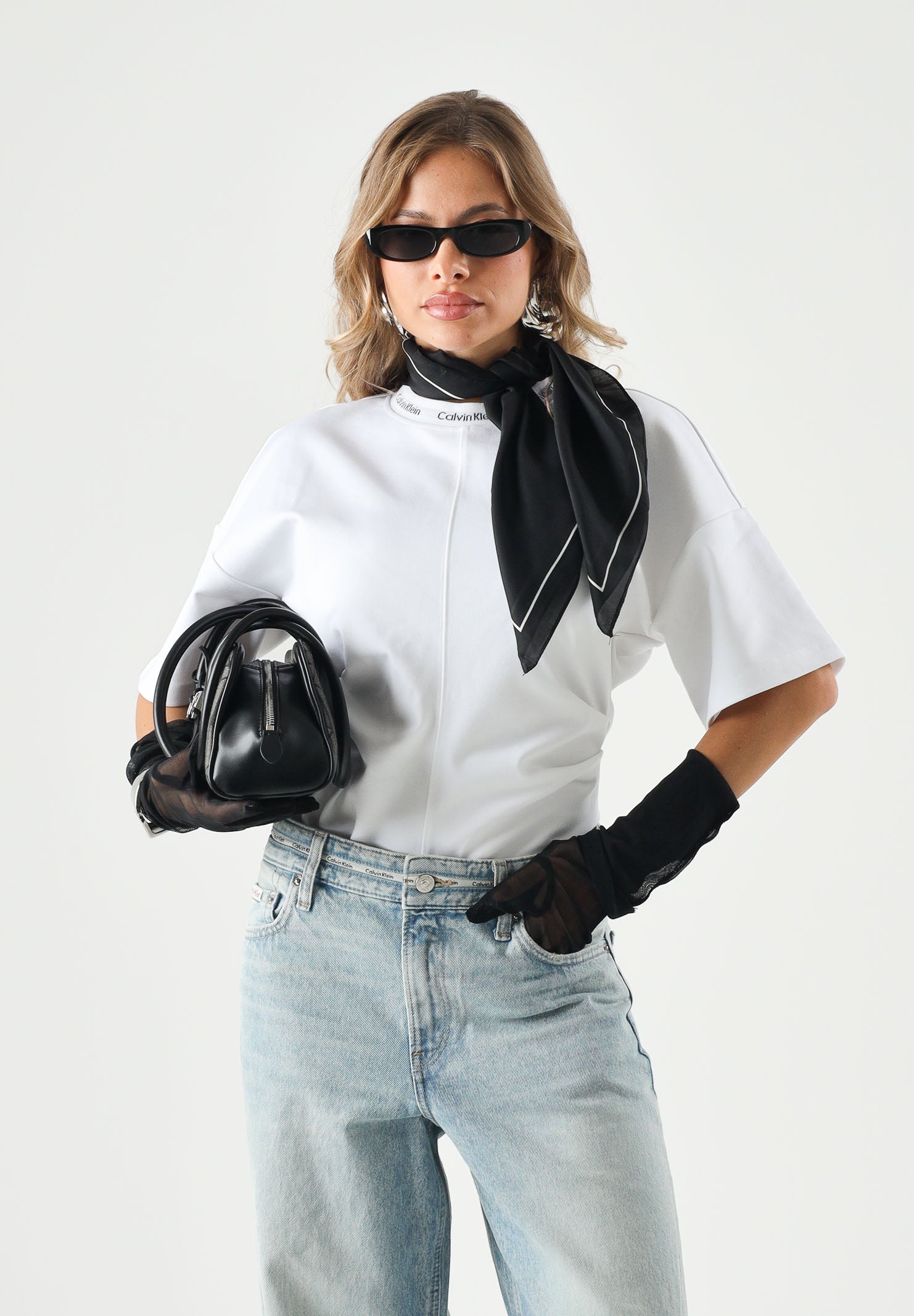 CALVIN KLEIN JEANS T-shirt color bright white bianca da donna con logo sul girocollo<BR/> LV047G235G YAF CALVIN KLEIN JEANS
