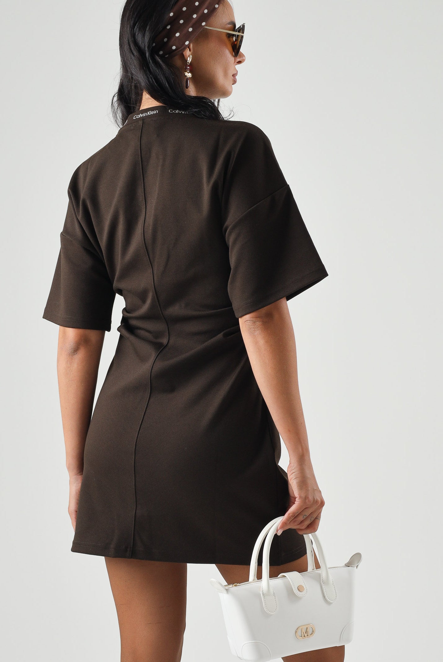 CALVIN KLEIN JEANS Abito corto SS LOGO marrone da donna Dress con motivo in tinta unita e dettaglio logo sul girocollo LV047G251G TO2 CALVIN KLEIN JEANS