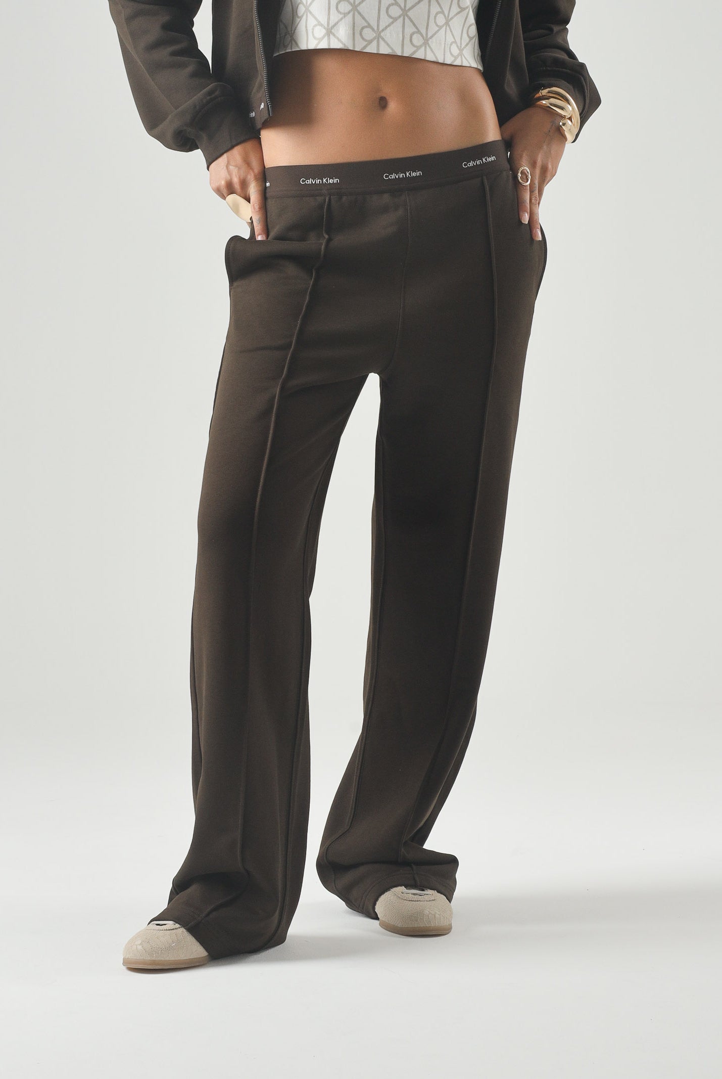 CALVIN KLEIN JEANS Pantaloni WAISTBAND, dark coffe, marrone scuro da donna con fascia elastica logata<BR/> LV047G253G TO2 CALVIN KLEIN JEANS