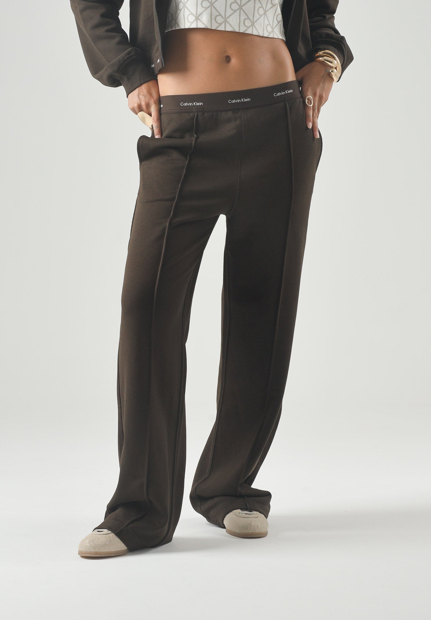 CALVIN KLEIN JEANS Pantaloni WAISTBAND, dark coffe, marrone scuro da donna con fascia elastica logata<BR/> LV047G253G TO2 CALVIN KLEIN JEANS