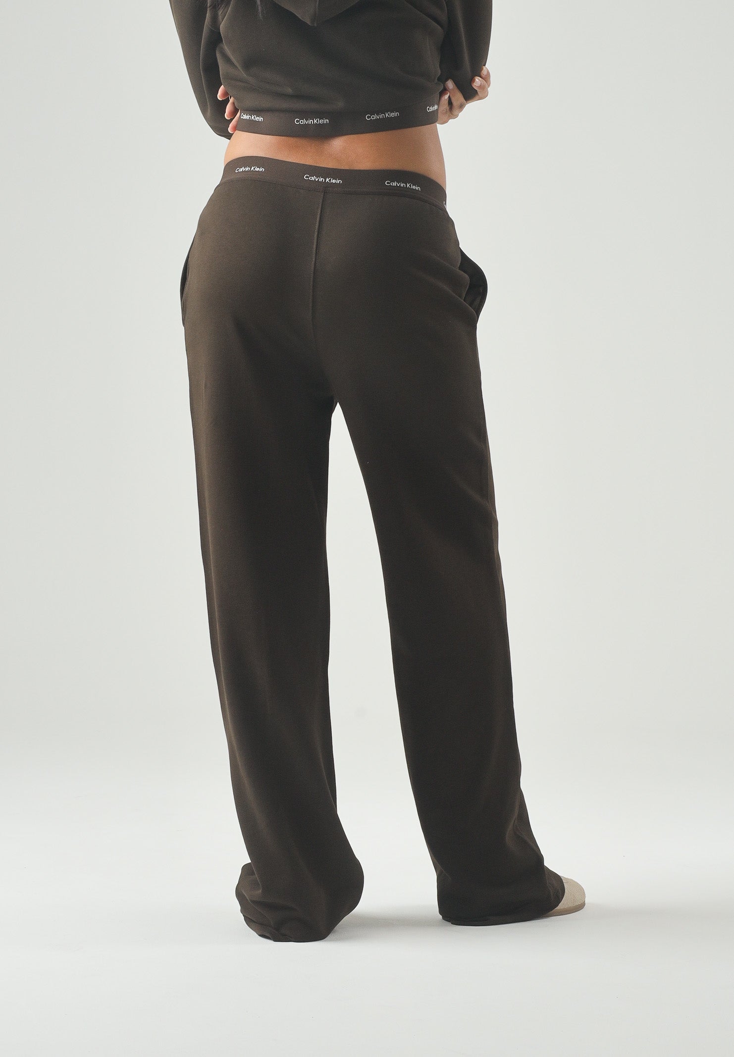 CALVIN KLEIN JEANS Pantaloni WAISTBAND, dark coffe, marrone scuro da donna con fascia elastica logata<BR/> LV047G253G TO2 CALVIN KLEIN JEANS