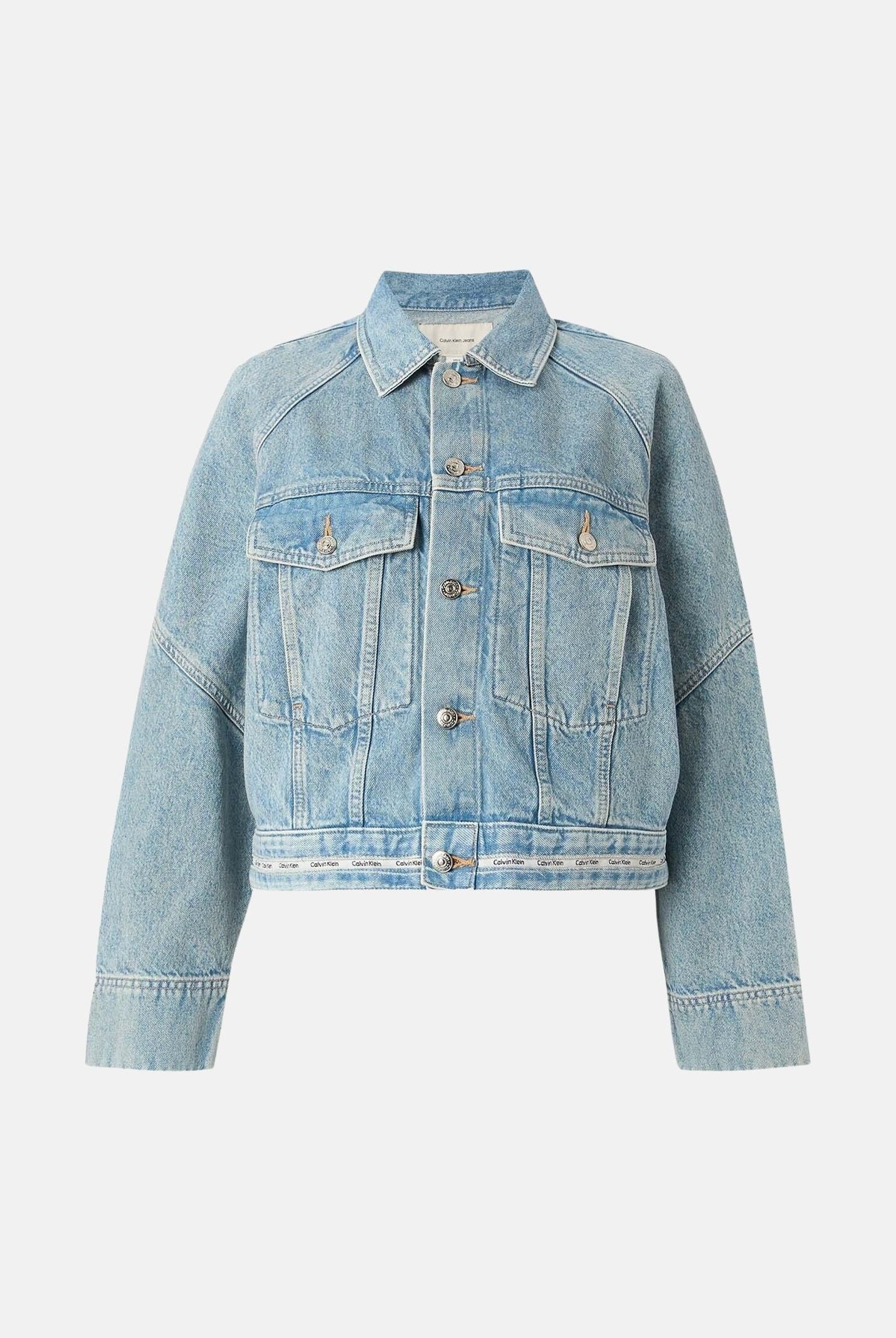 CALVIN KLEIN JEANS Giacca di jeans Boxy Logo Tape Denim Jacket, colore brand Fresh Water corrispondente all'azzurro chiaro, da donna. LV047G726G YP3 CALVIN KLEIN JEANS