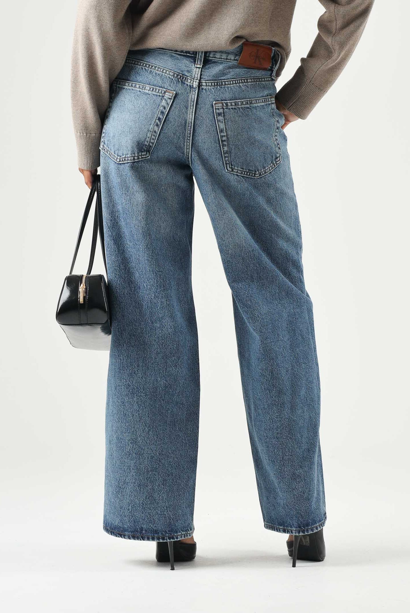 CALVIN KLEIN JEANS Jeans airway blu da donna con lavaggio denim effetto used e gamba ampia cropped. LV047G912G YRE CALVIN KLEIN JEANS